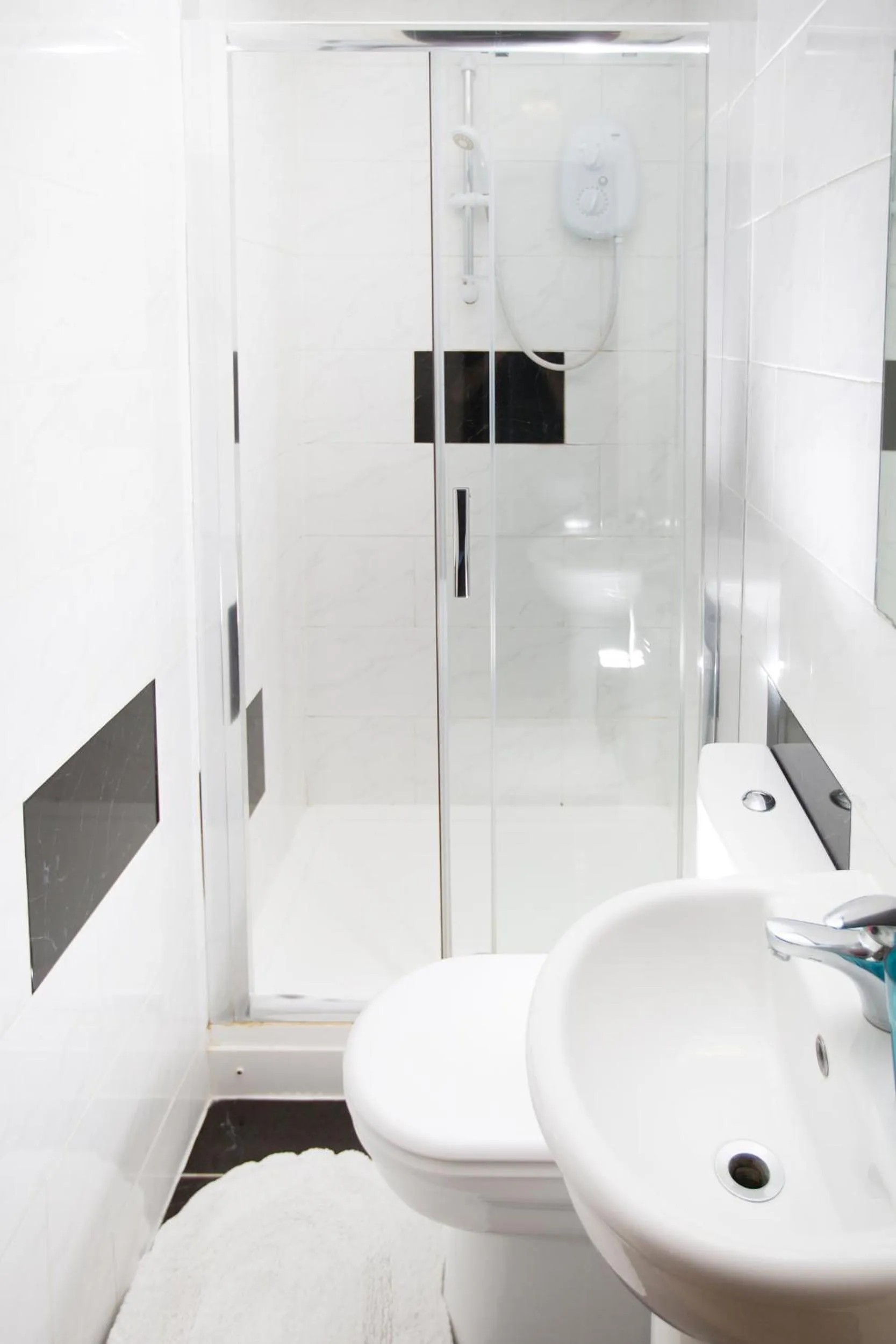 Bathroom in London Queen Park Apartments