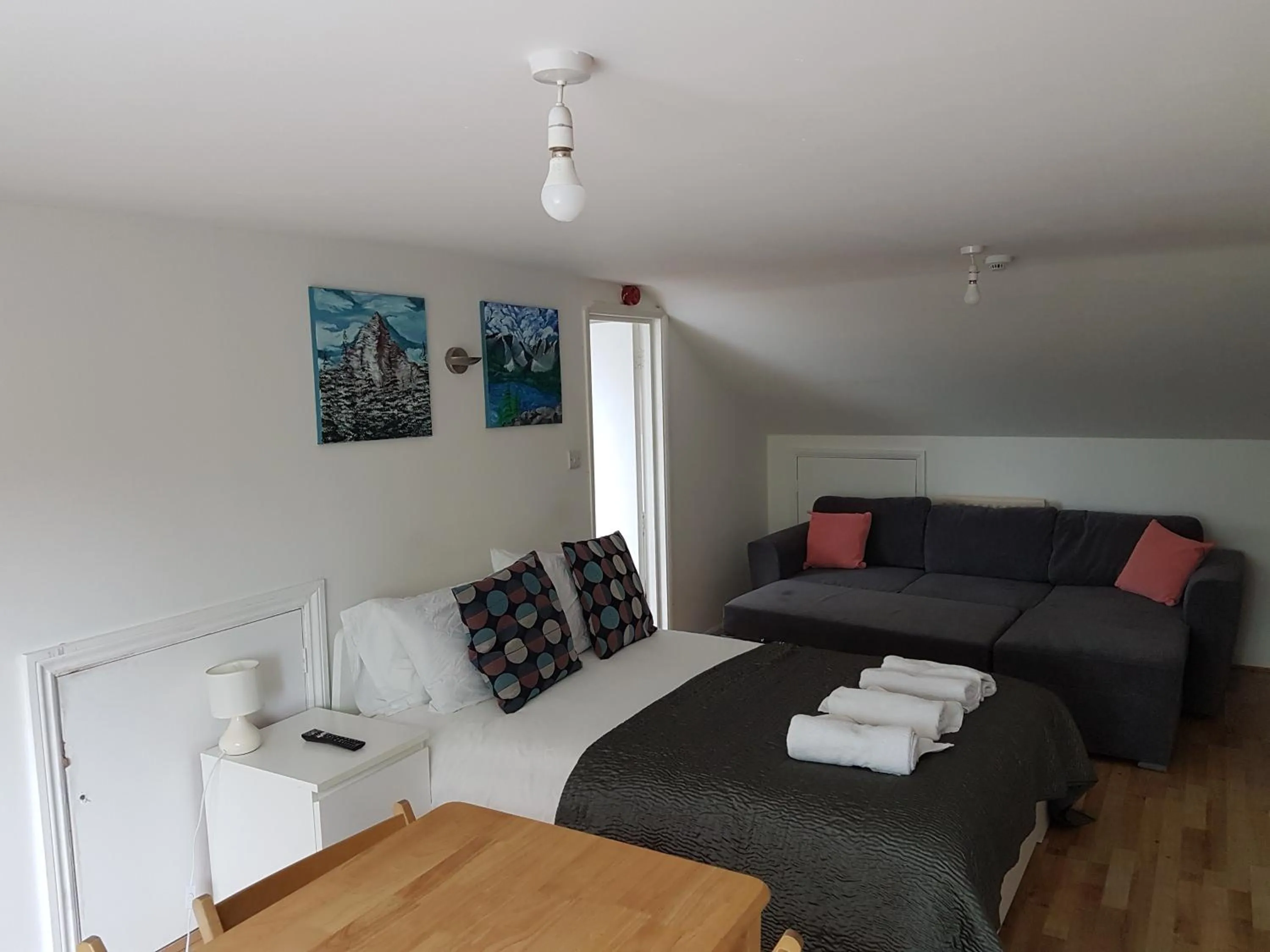 Bed in London Queen Park Apartments