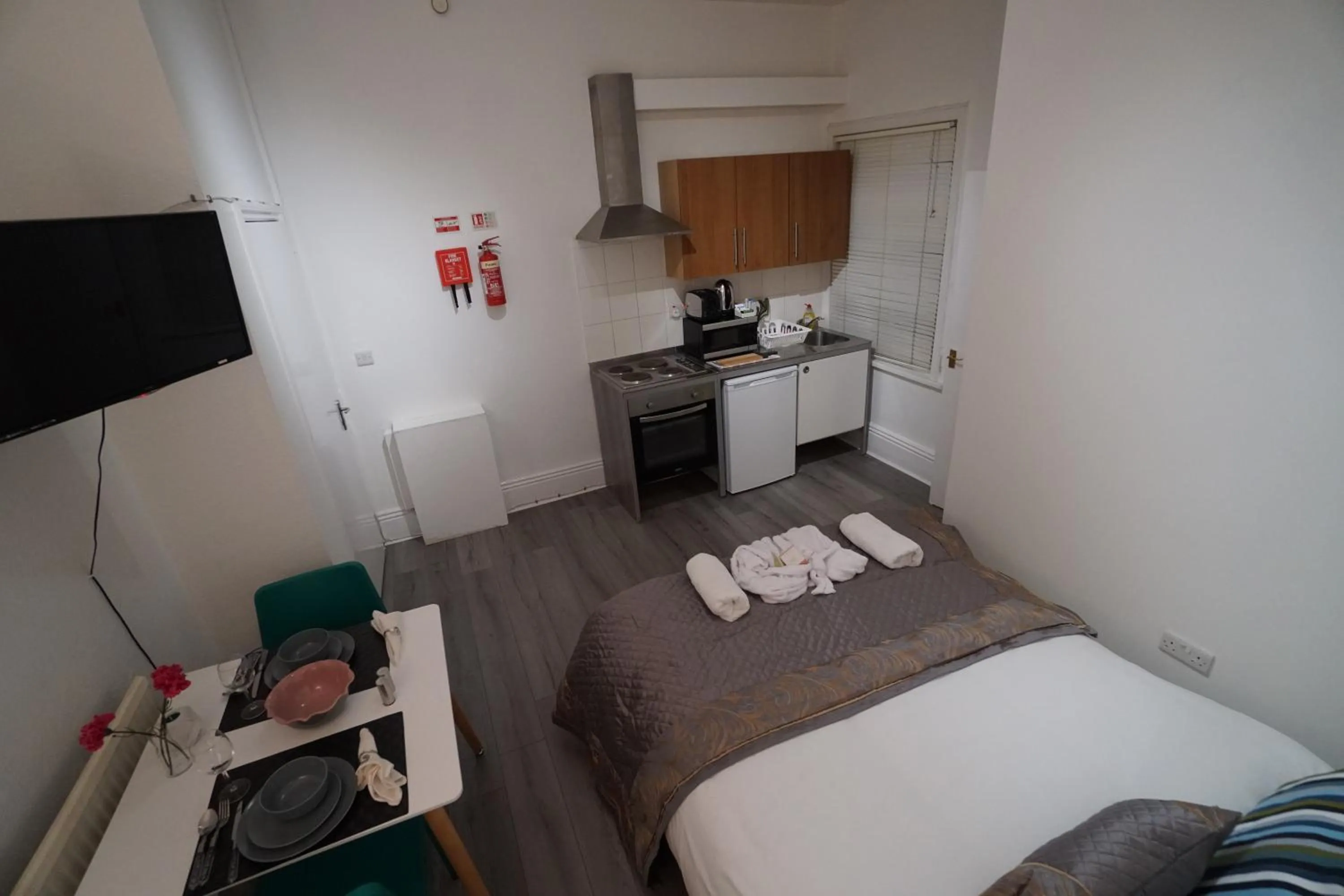 Bed in London Queen Park Apartments