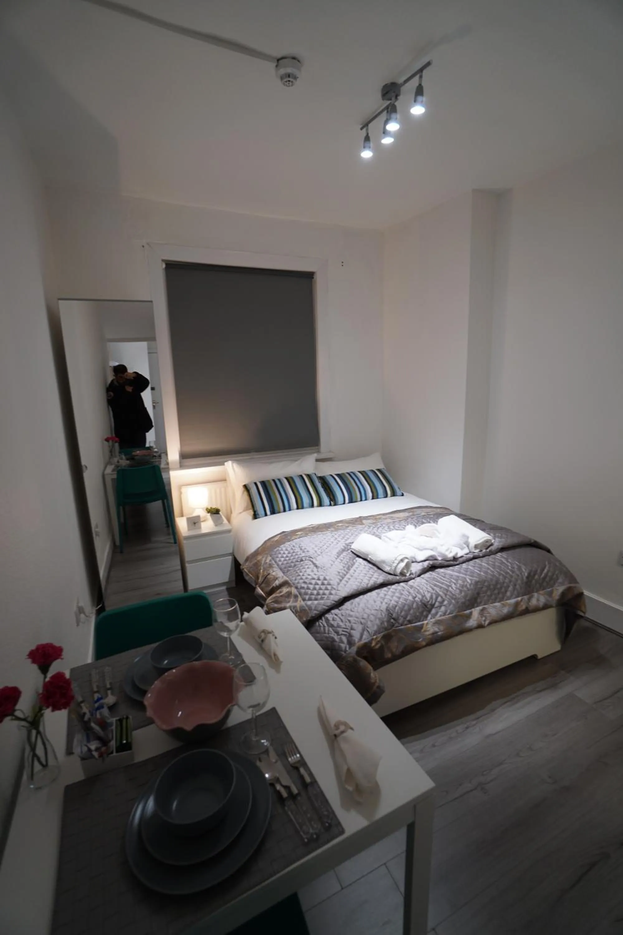 Bed in London Queen Park Apartments