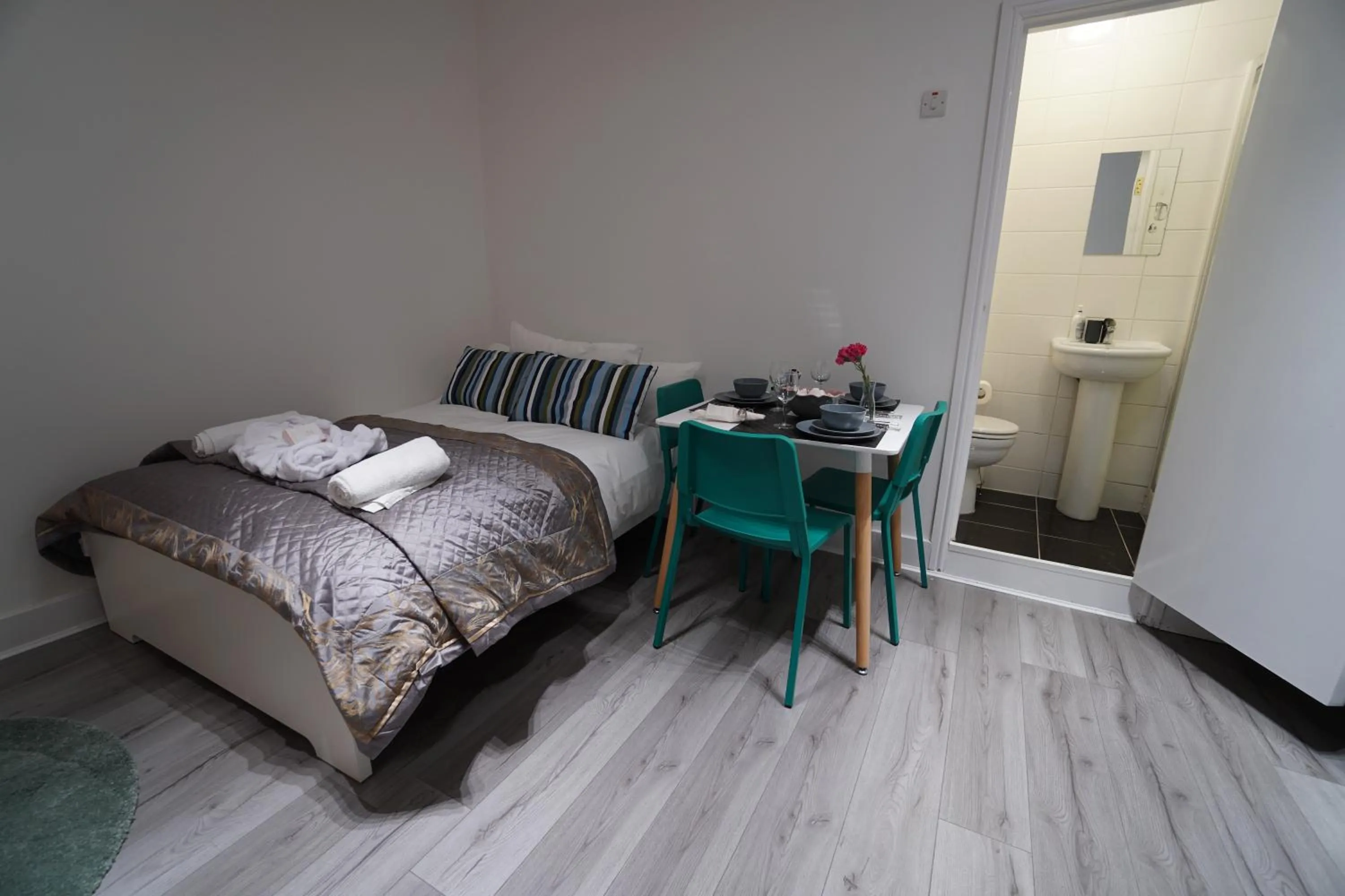 Bed in London Queen Park Apartments