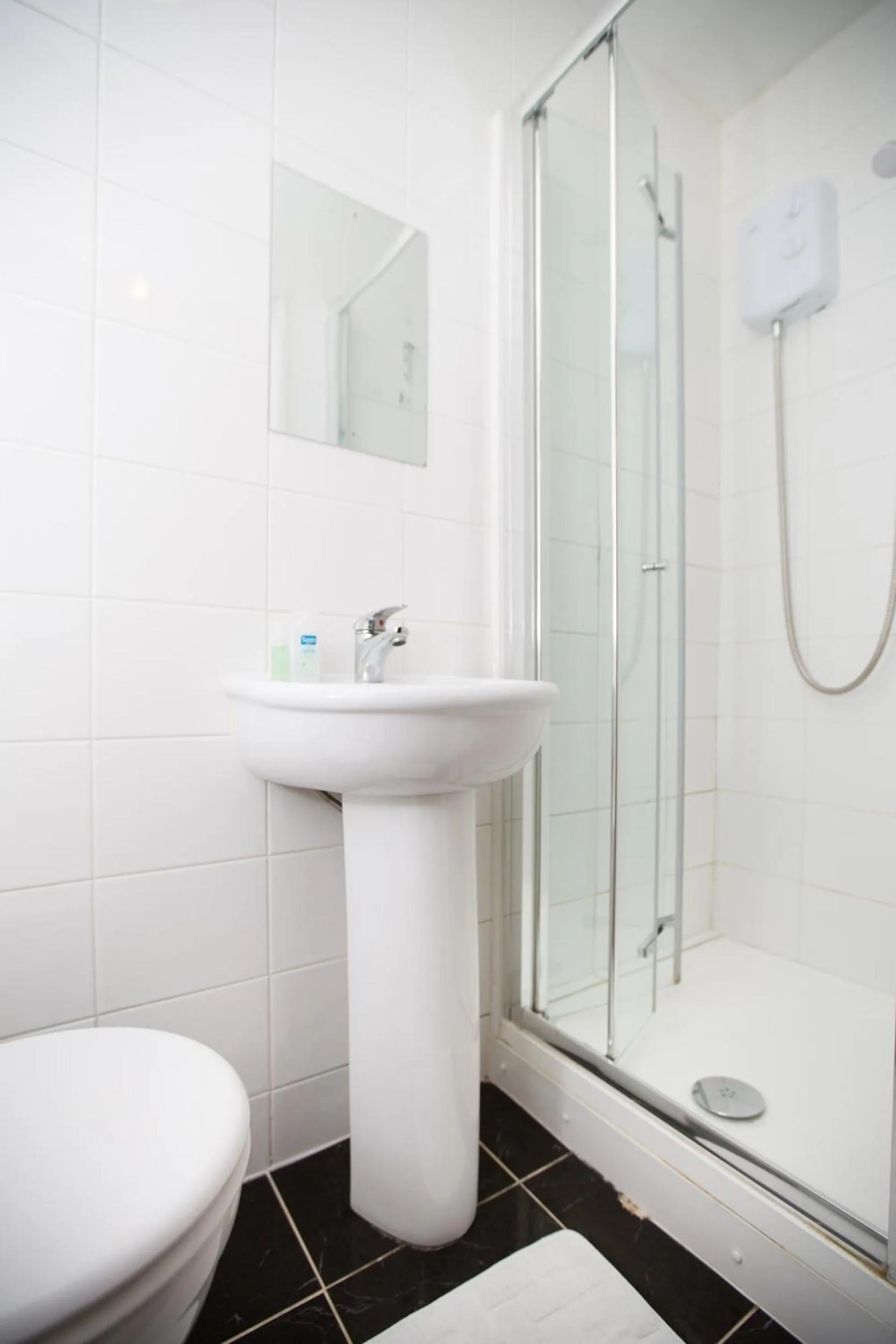 Bathroom in London Queen Park Apartments