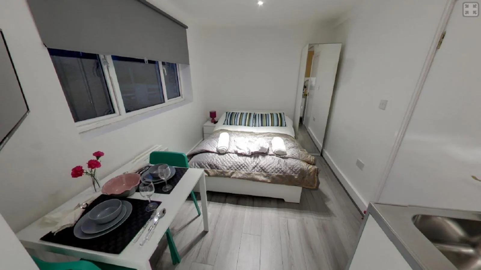 Bed in London Queen Park Apartments