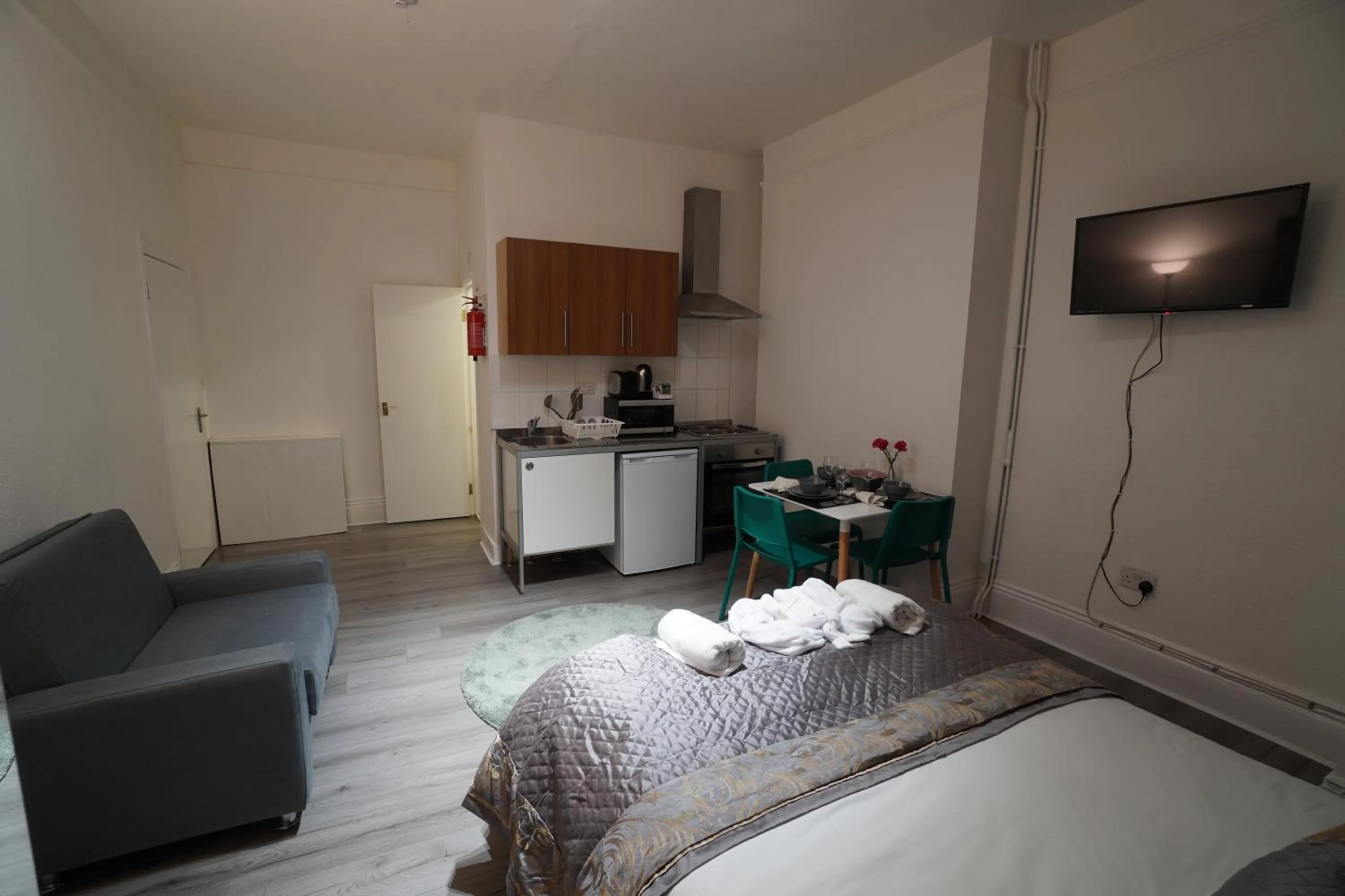 Bed in London Queen Park Apartments