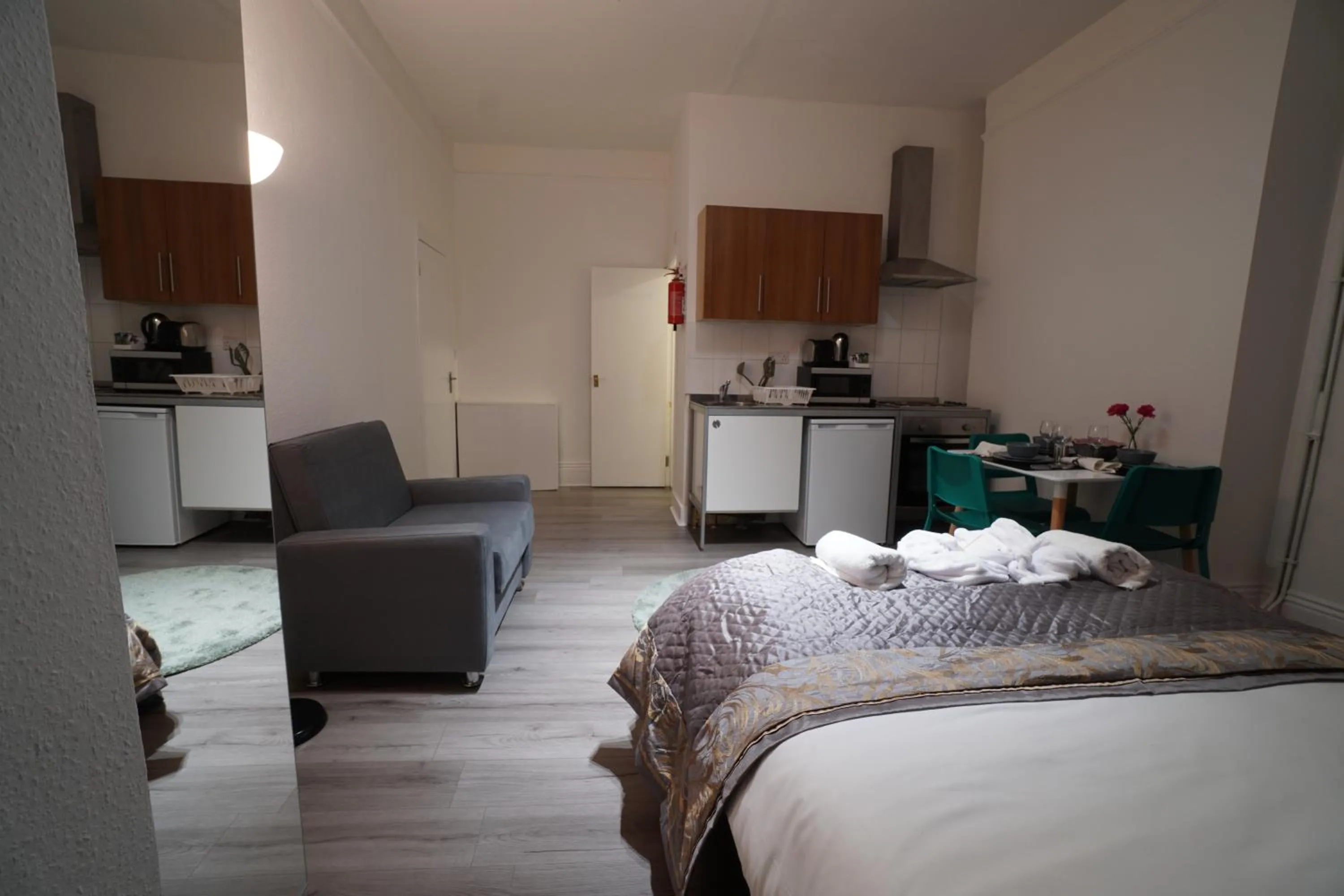 Bed in London Queen Park Apartments