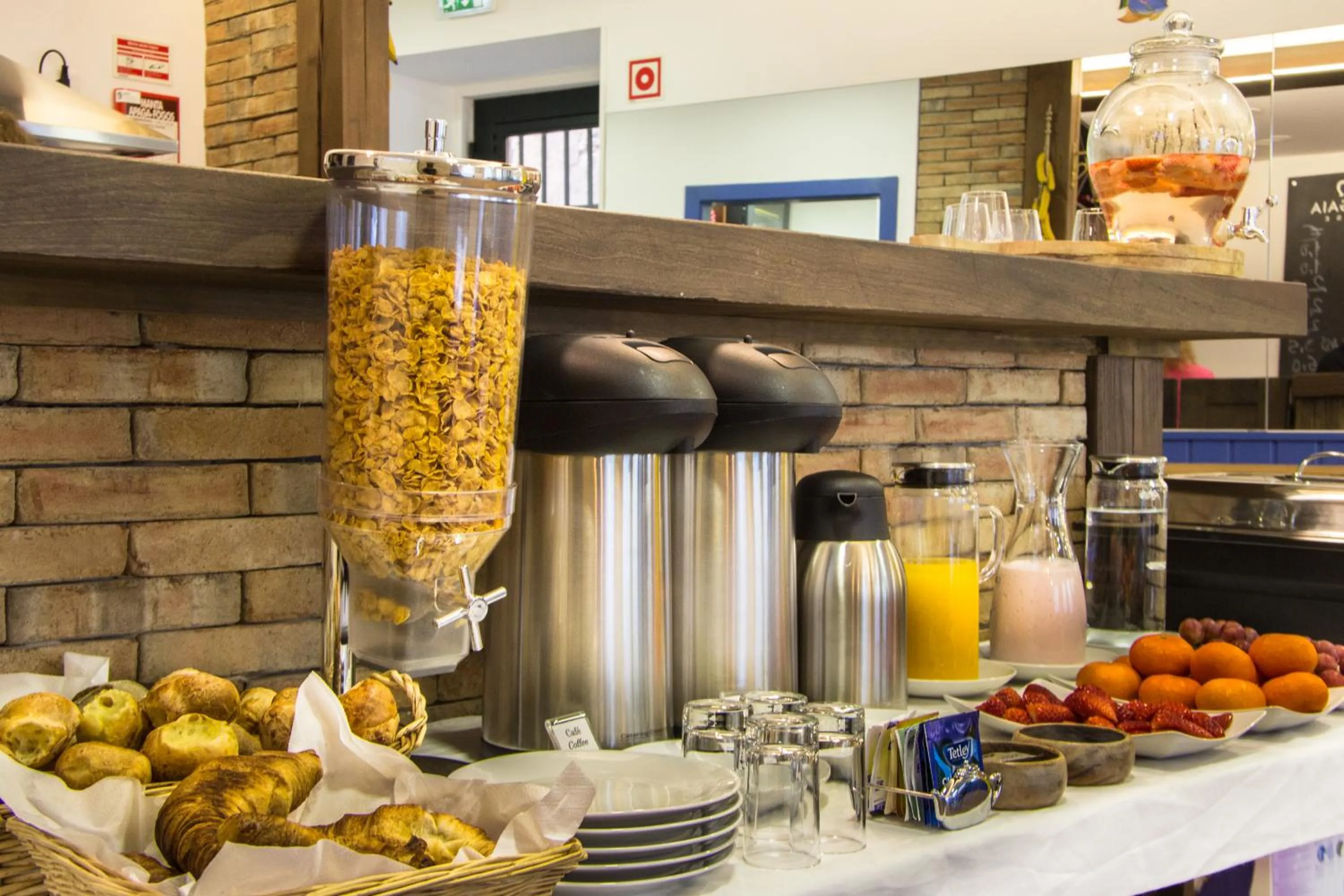 Breakfast in Miragaia House