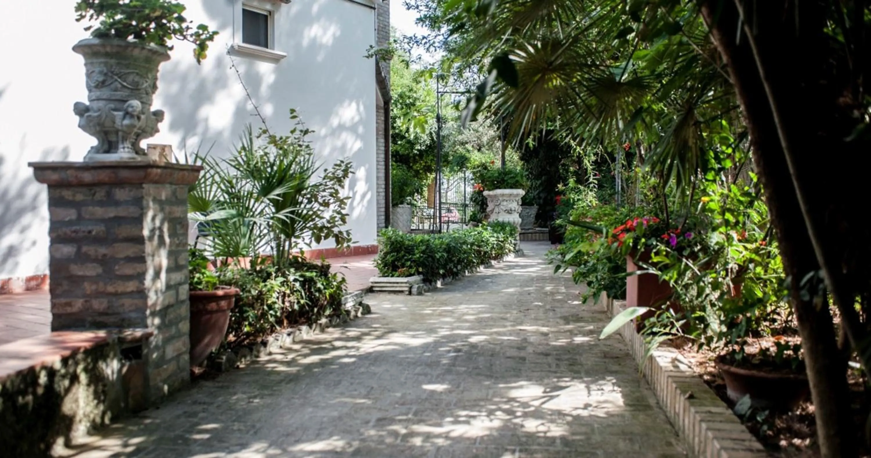 Garden in Villa Anna Savini Casa Vacanze