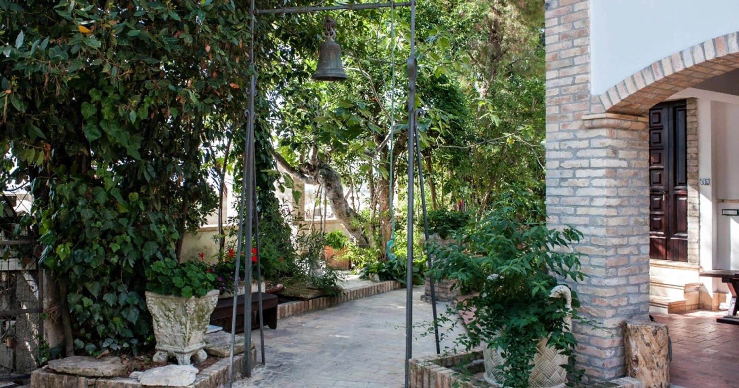 Garden in Villa Anna Savini Casa Vacanze