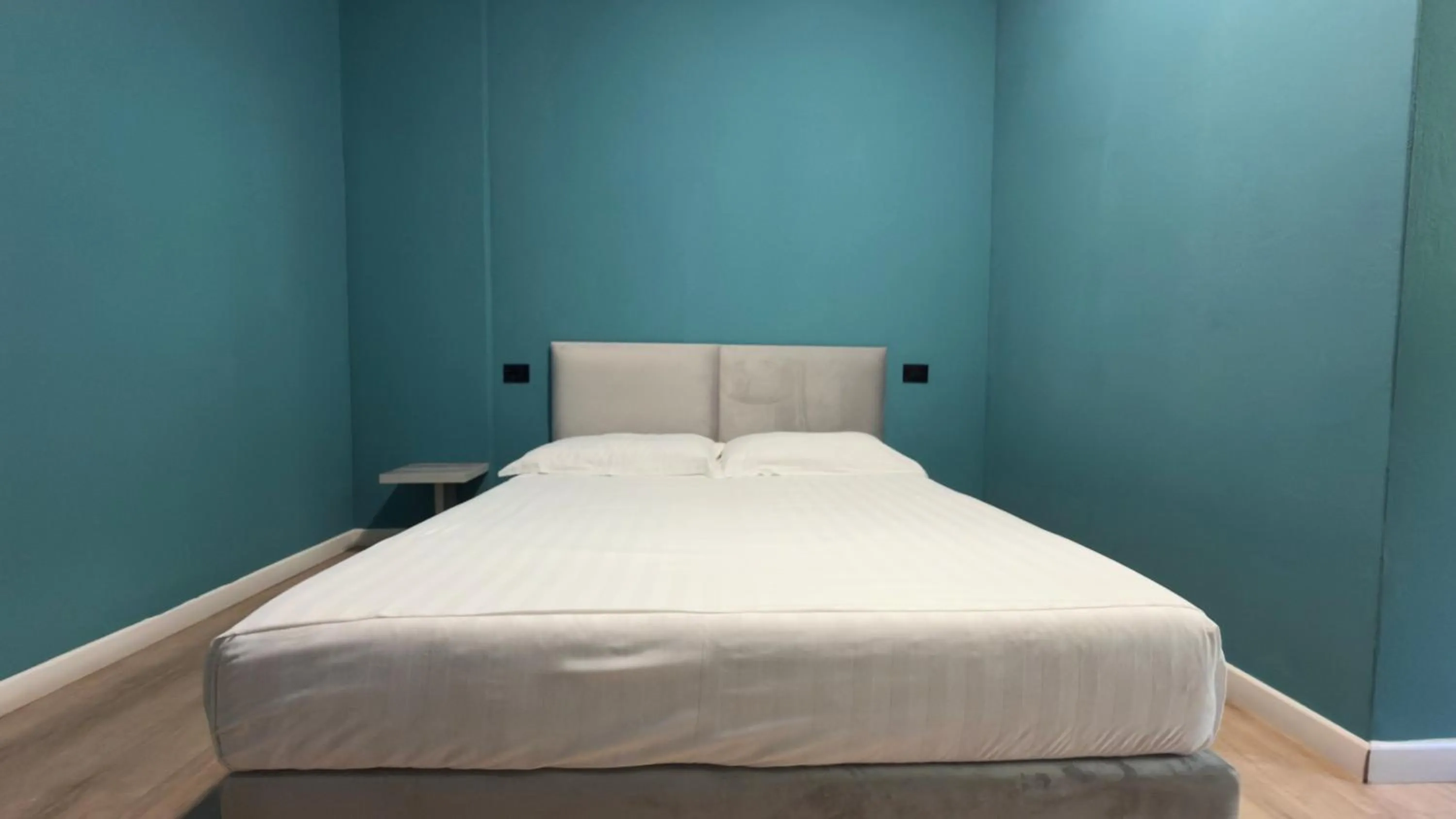 Bed in Hotel Zhironi