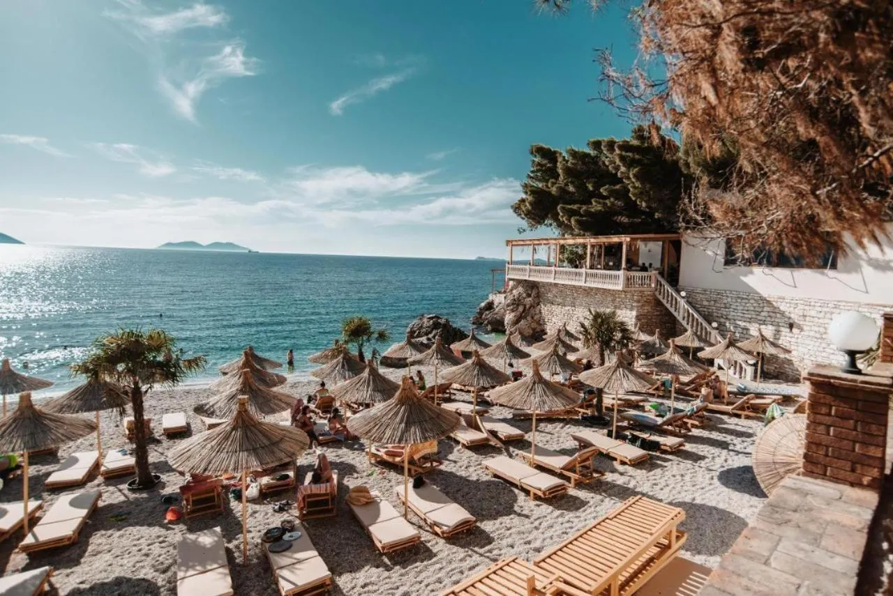 Hotel Zhironi