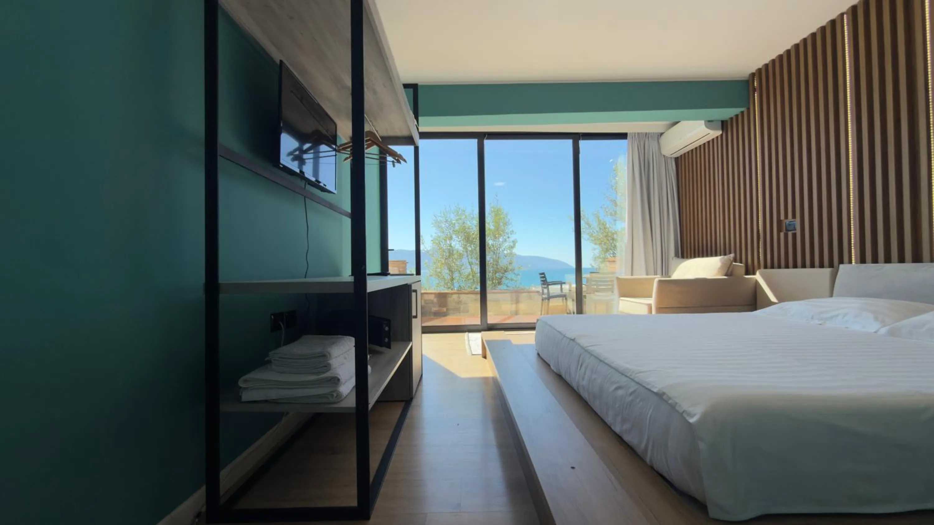 Bed in Hotel Zhironi