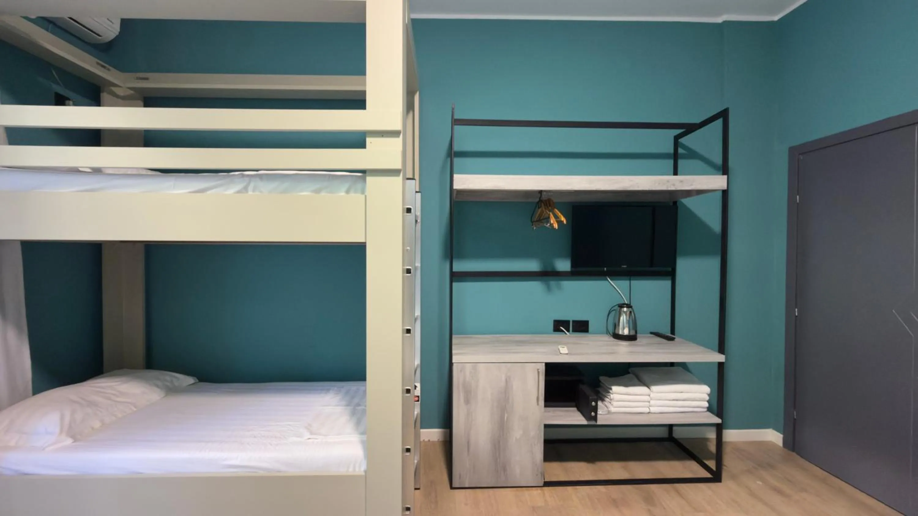 Bed in Hotel Zhironi
