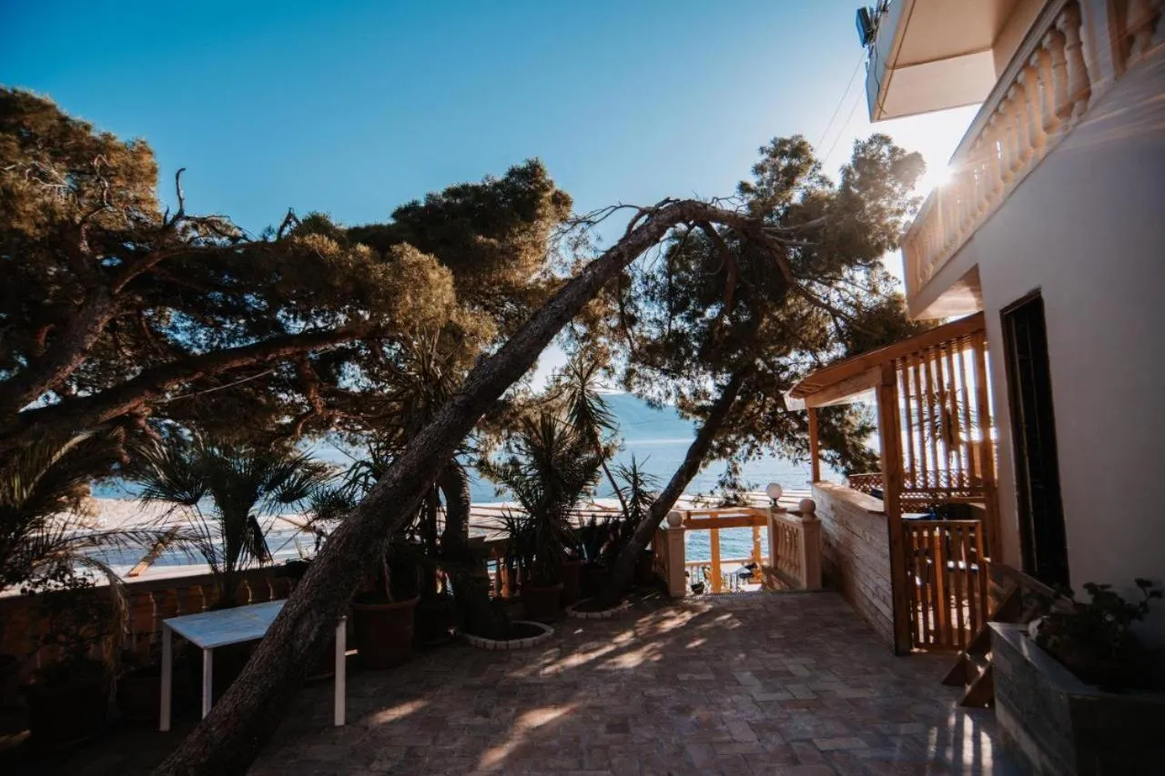 Hotel Zhironi