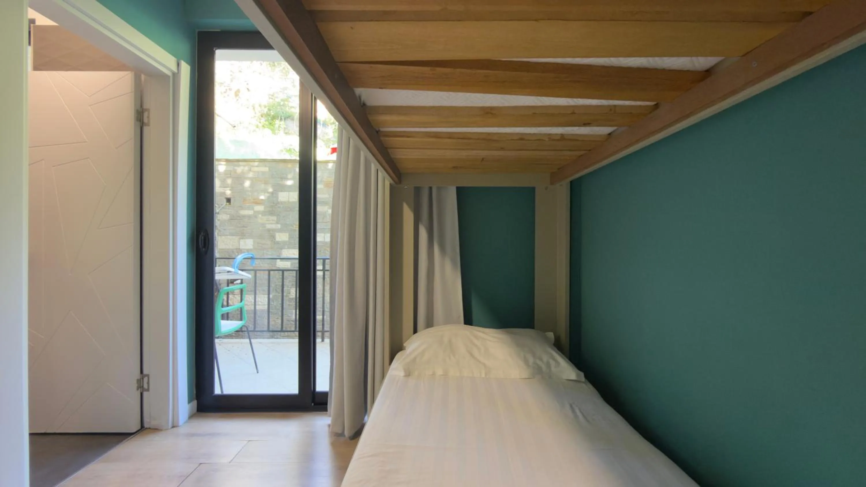 Bed in Hotel Zhironi