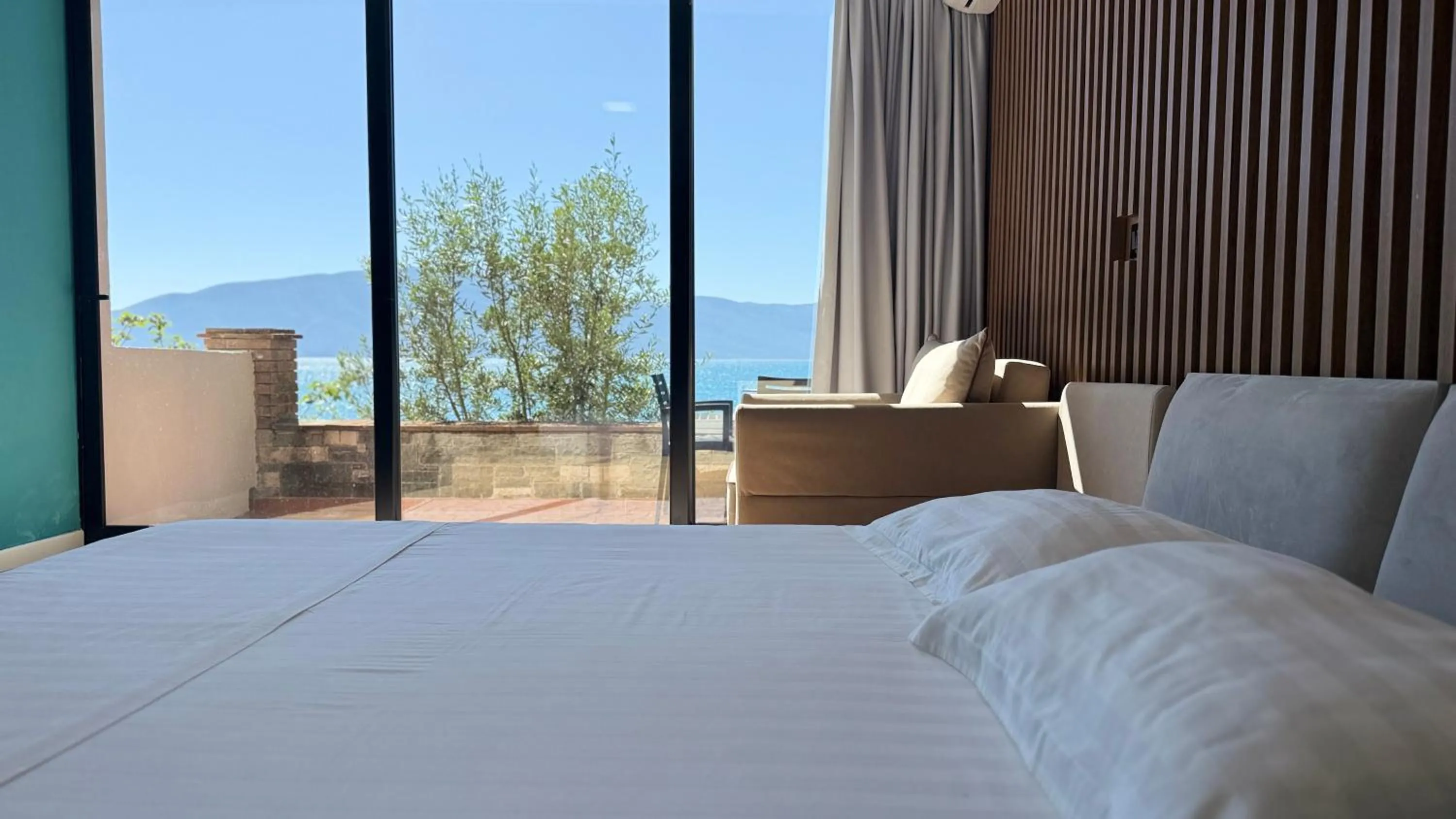 Bed in Hotel Zhironi