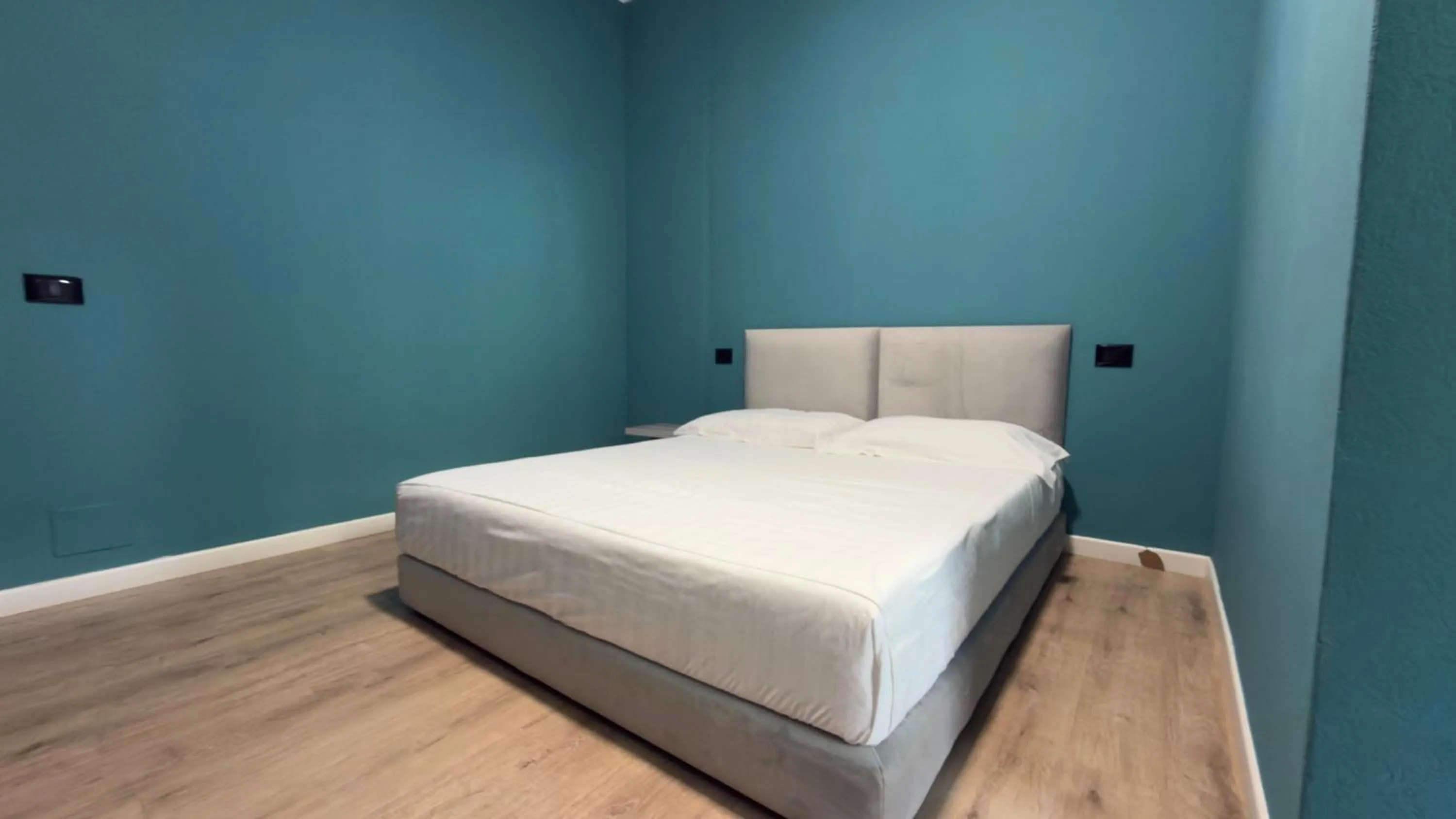 Bed in Hotel Zhironi