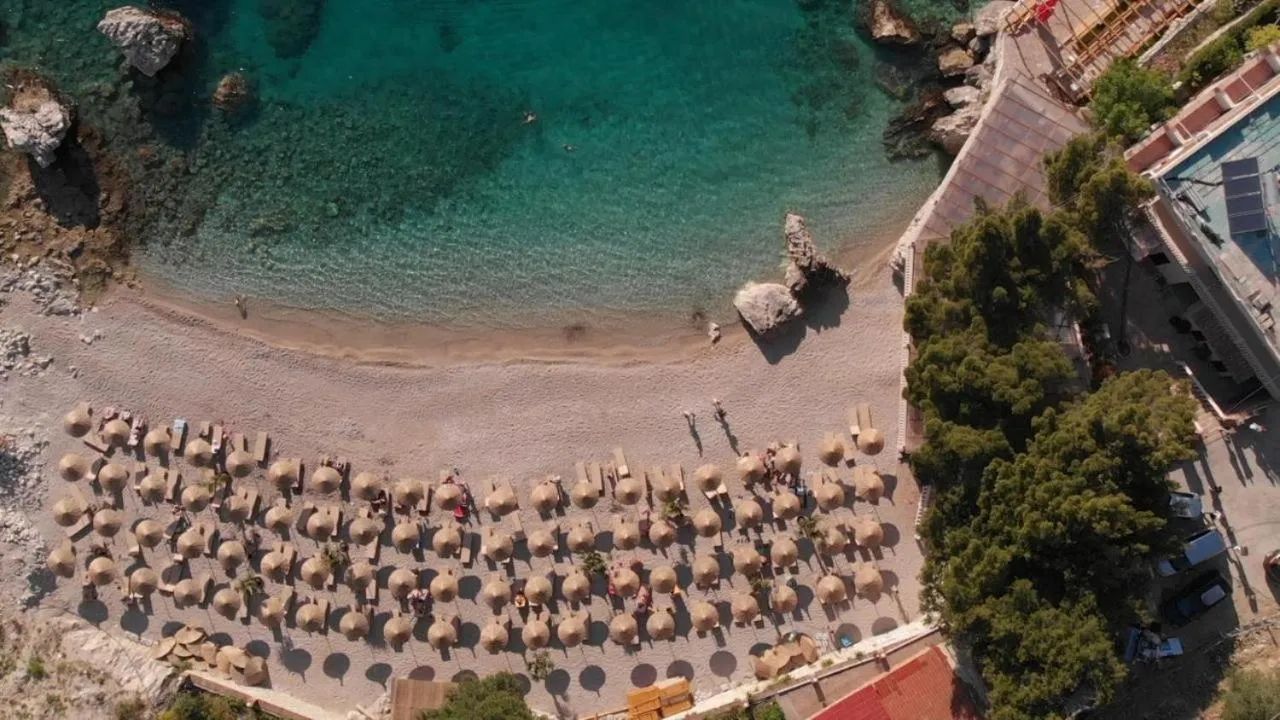 Day in Hotel Zhironi