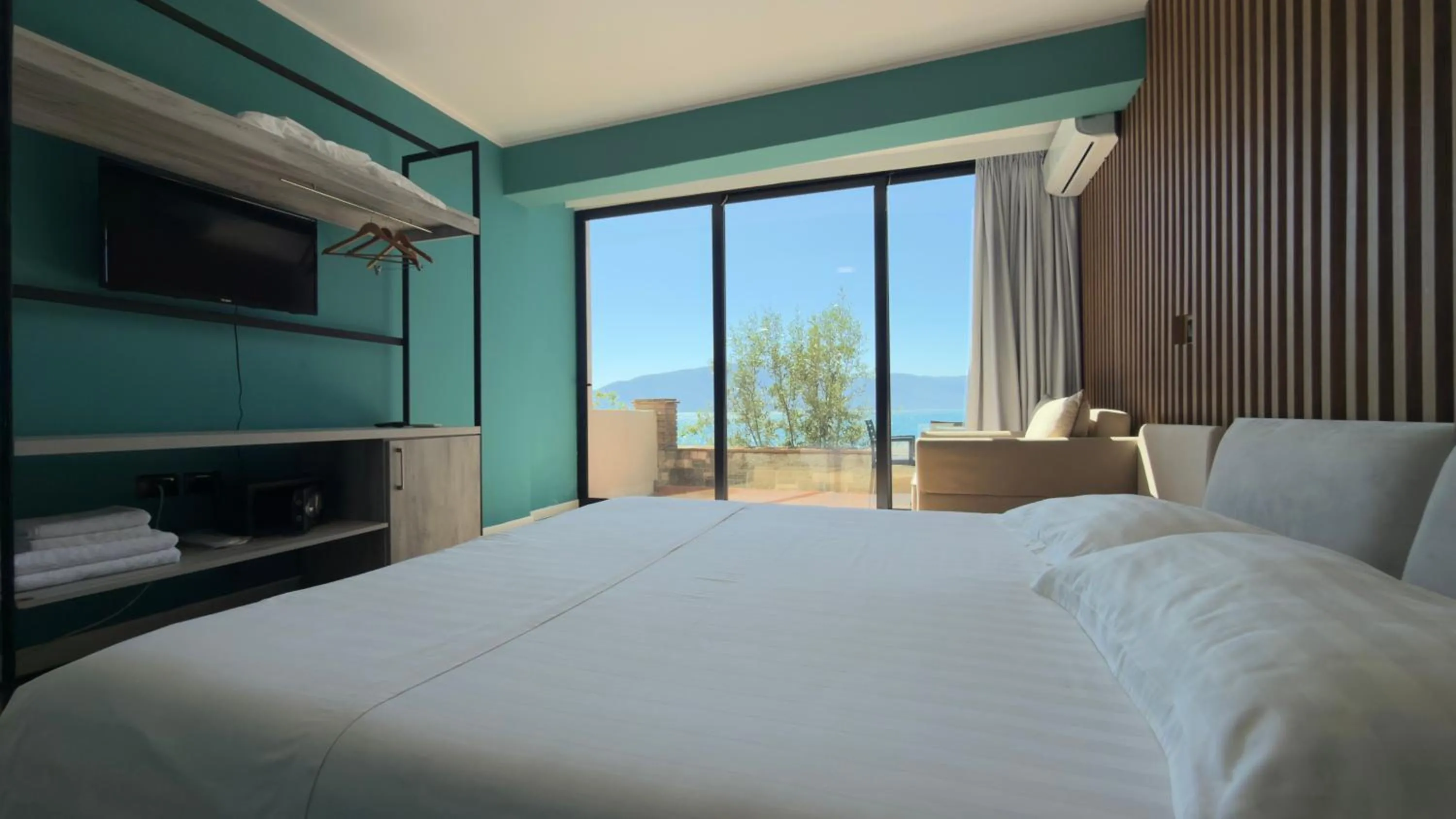 Bed in Hotel Zhironi