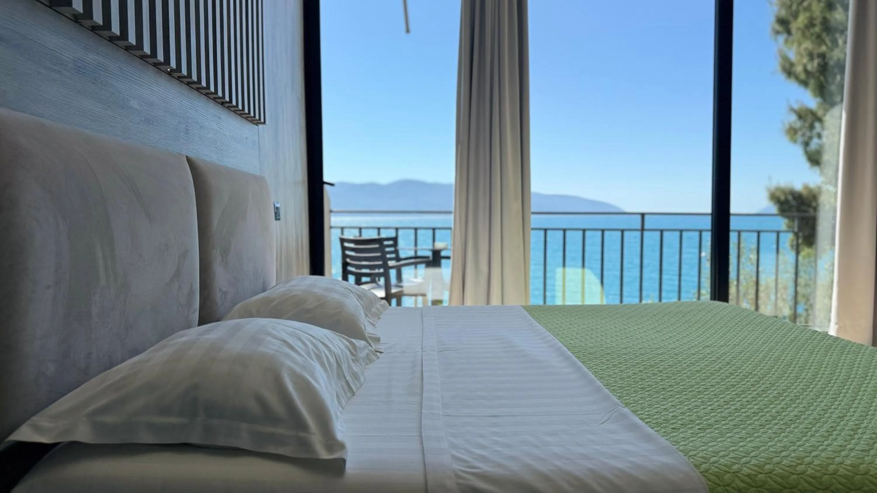 Bed in Hotel Zhironi