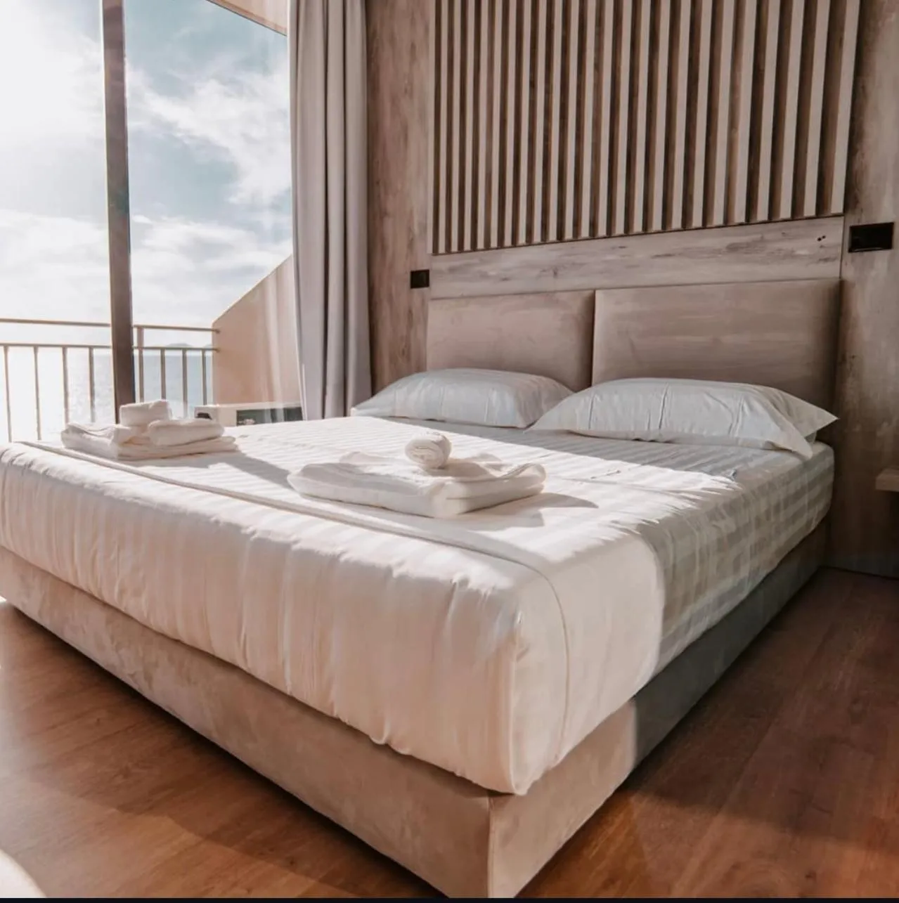 Bed in Hotel Zhironi