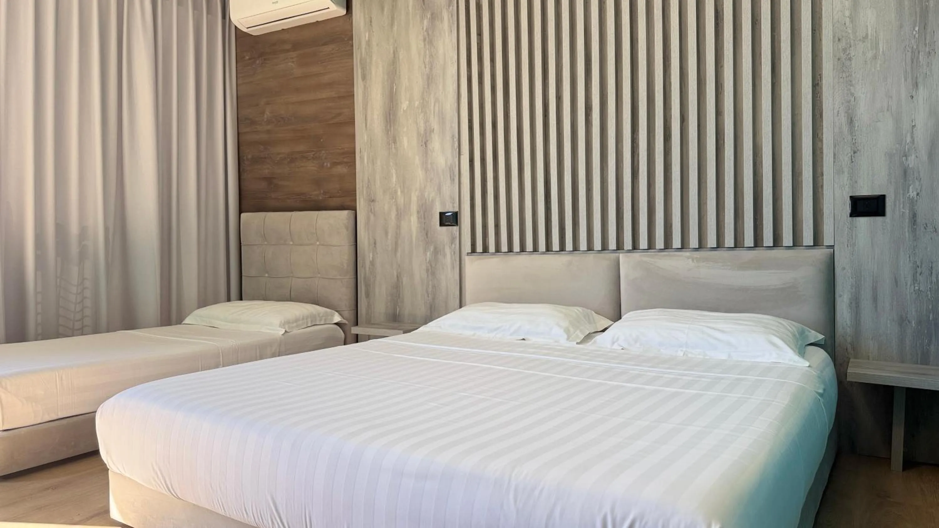 Bed in Hotel Zhironi