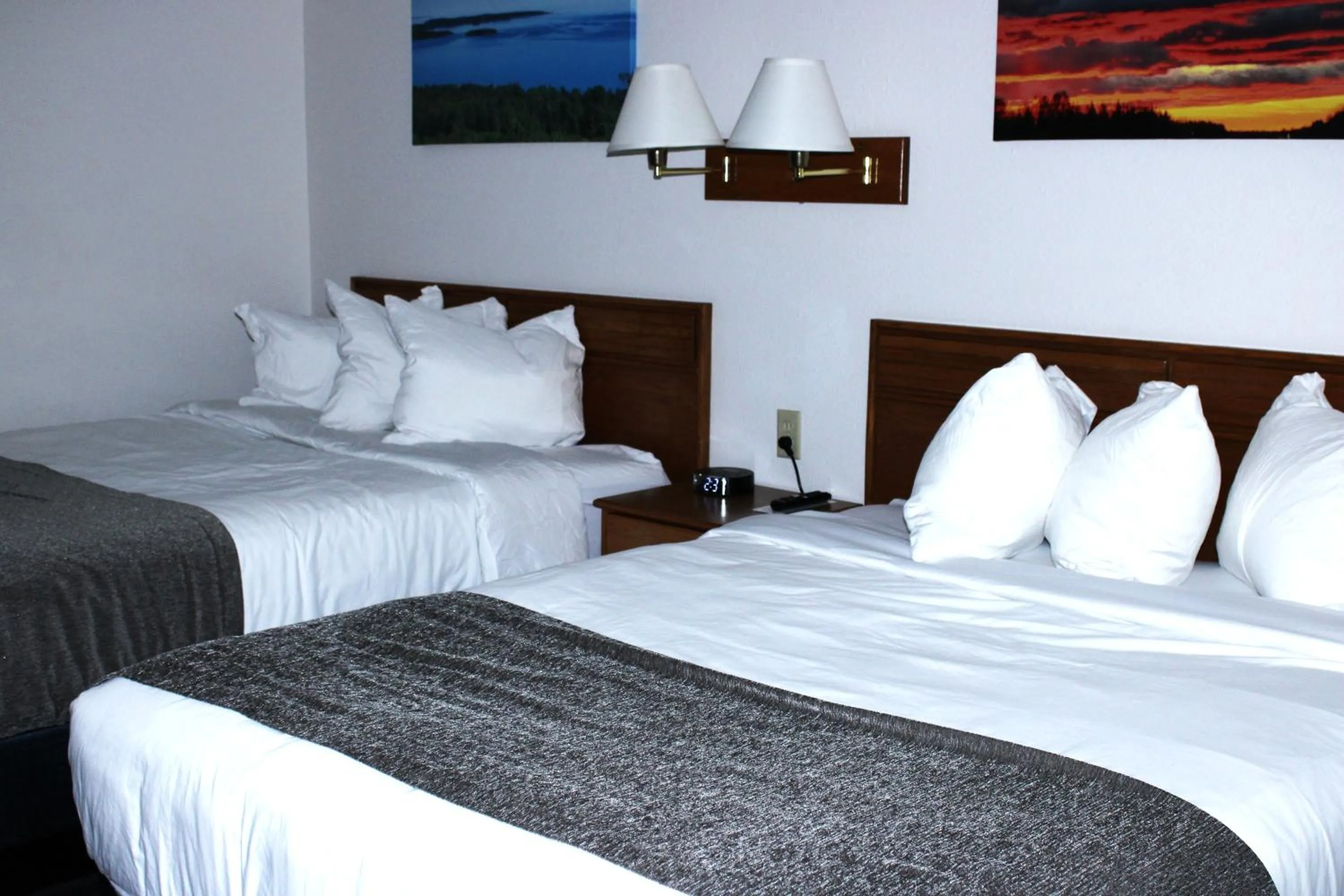 Standard Queen Room in Can Am Inn