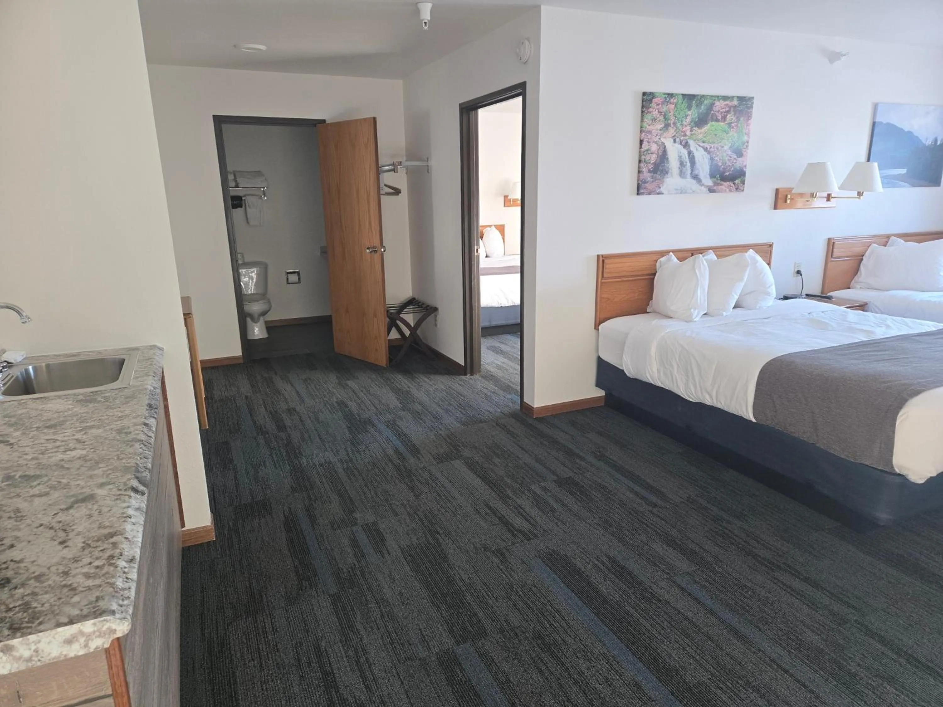 Deluxe Quadruple Room in Can Am Inn