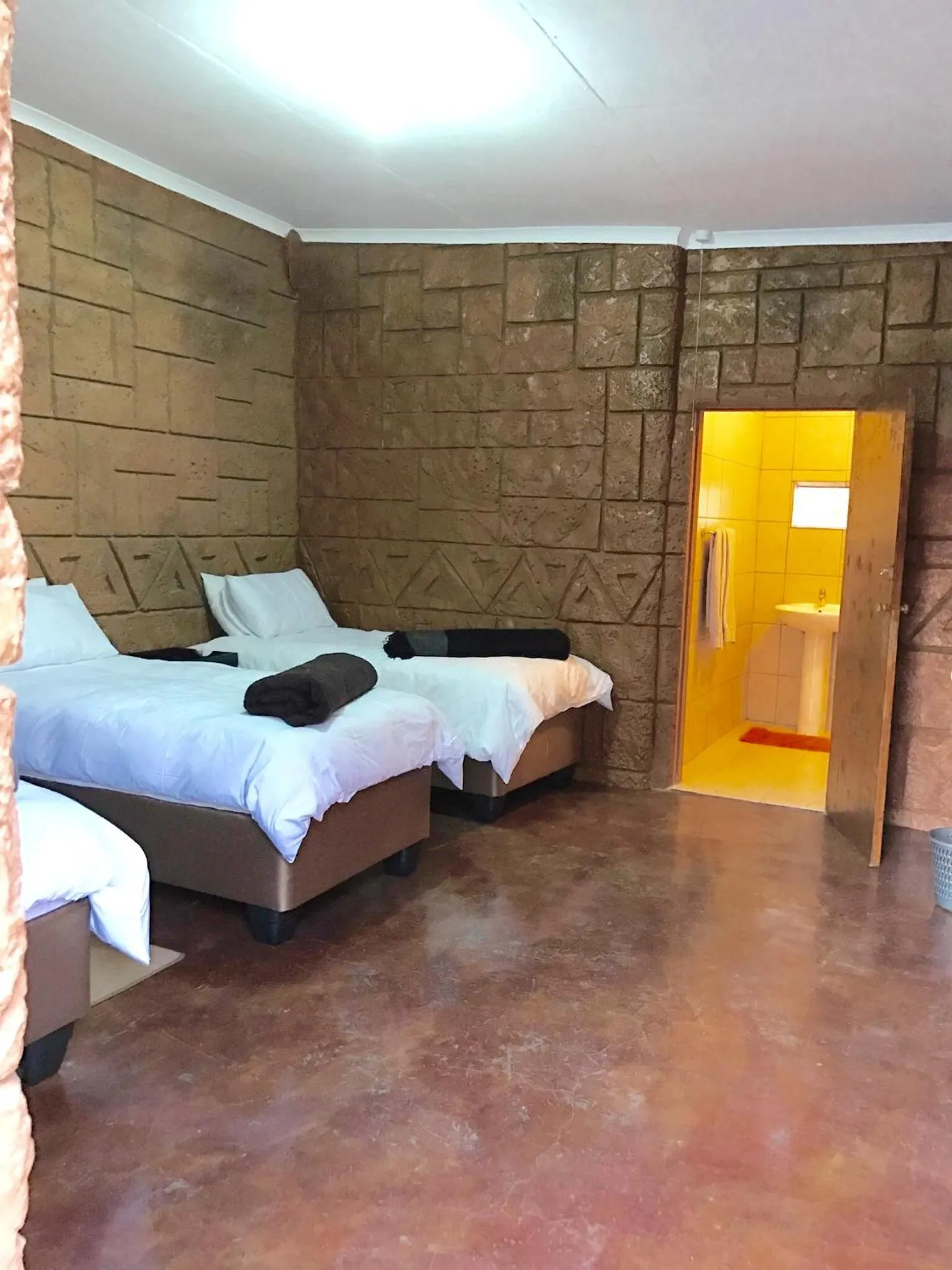 Photo of the whole room, Bed in Klein Paradys Lodge - Polokwane