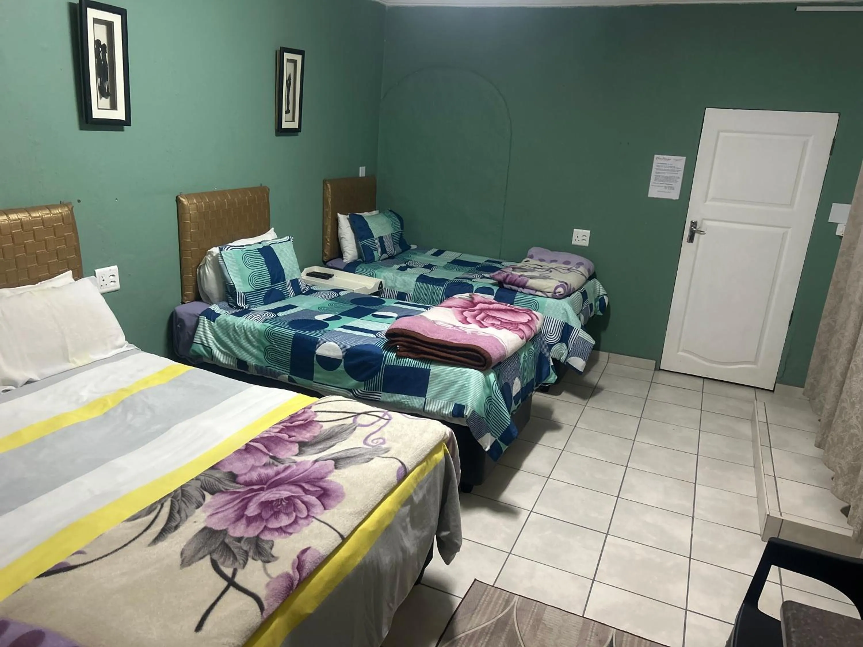 Bed in Klein Paradys Lodge - Polokwane