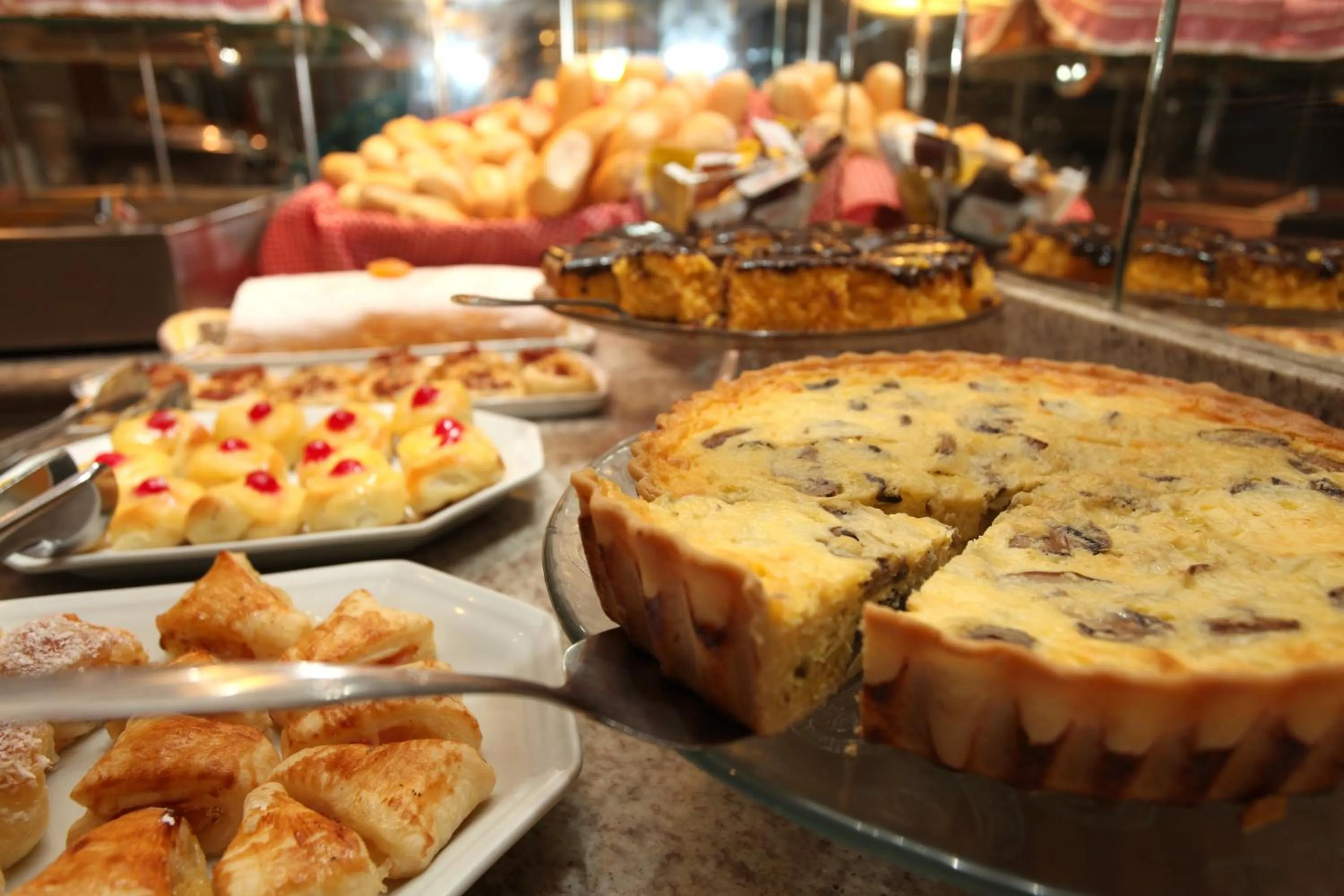 Buffet breakfast in Mengo Palace Hotel