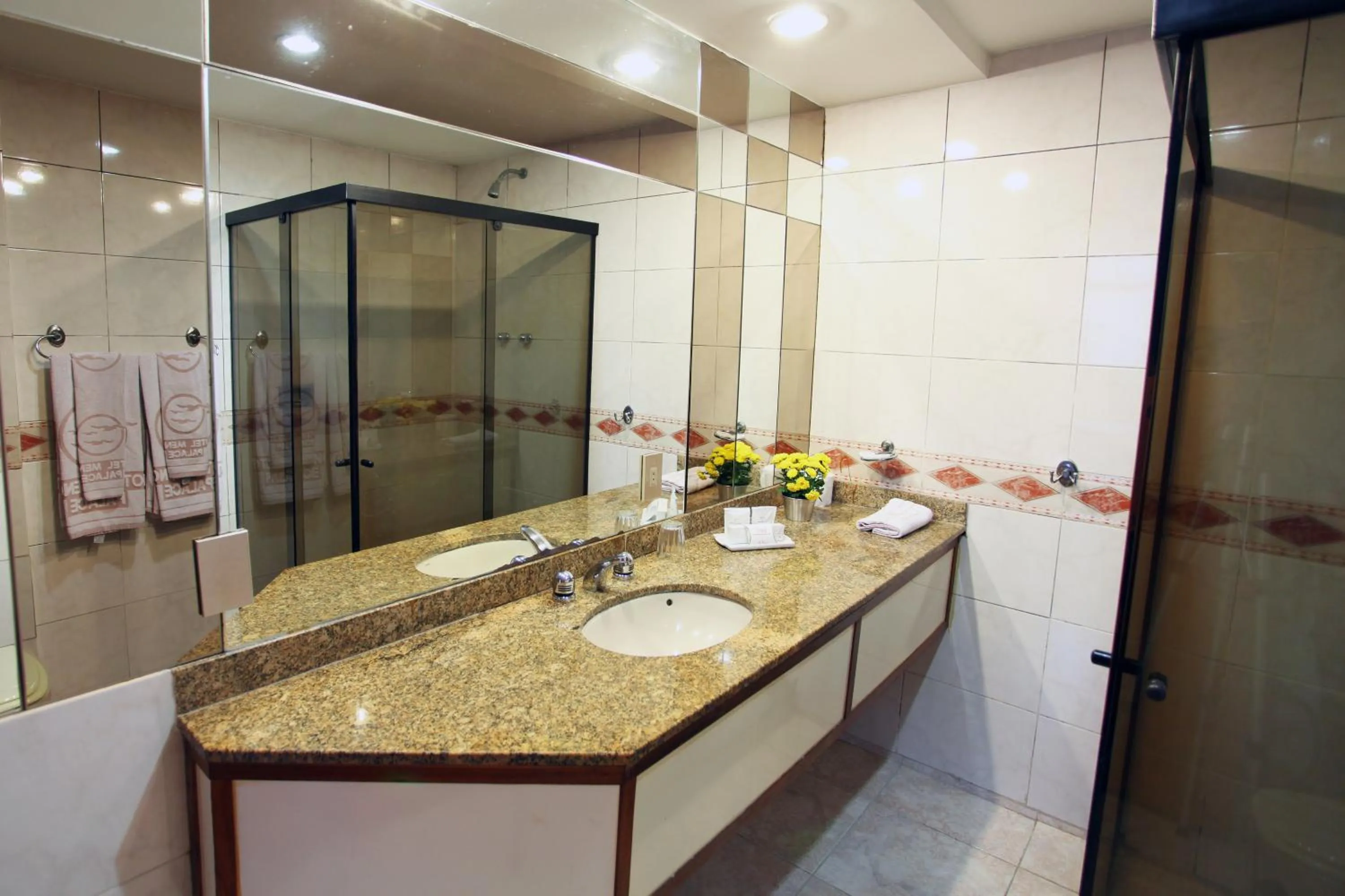 Bathroom in Mengo Palace Hotel