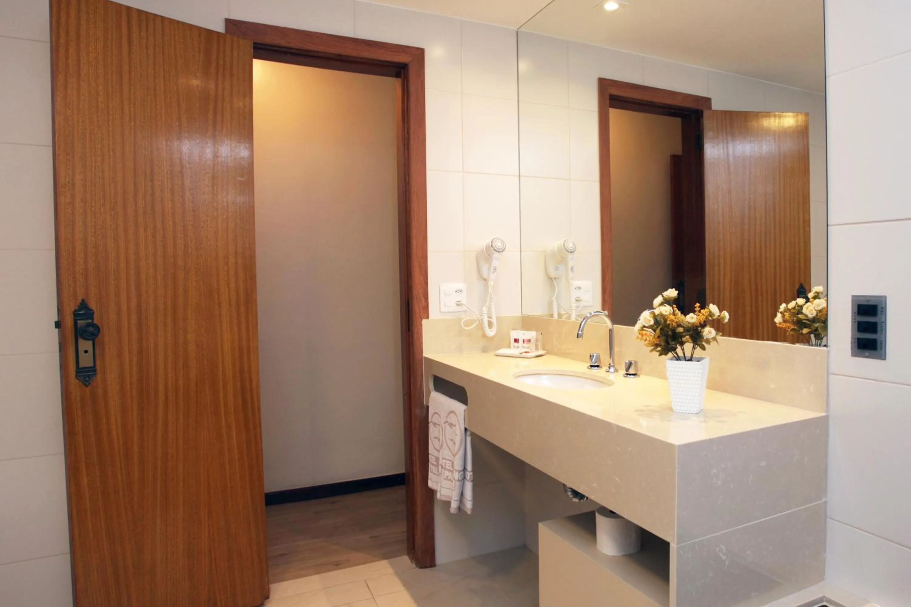 Bathroom in Mengo Palace Hotel