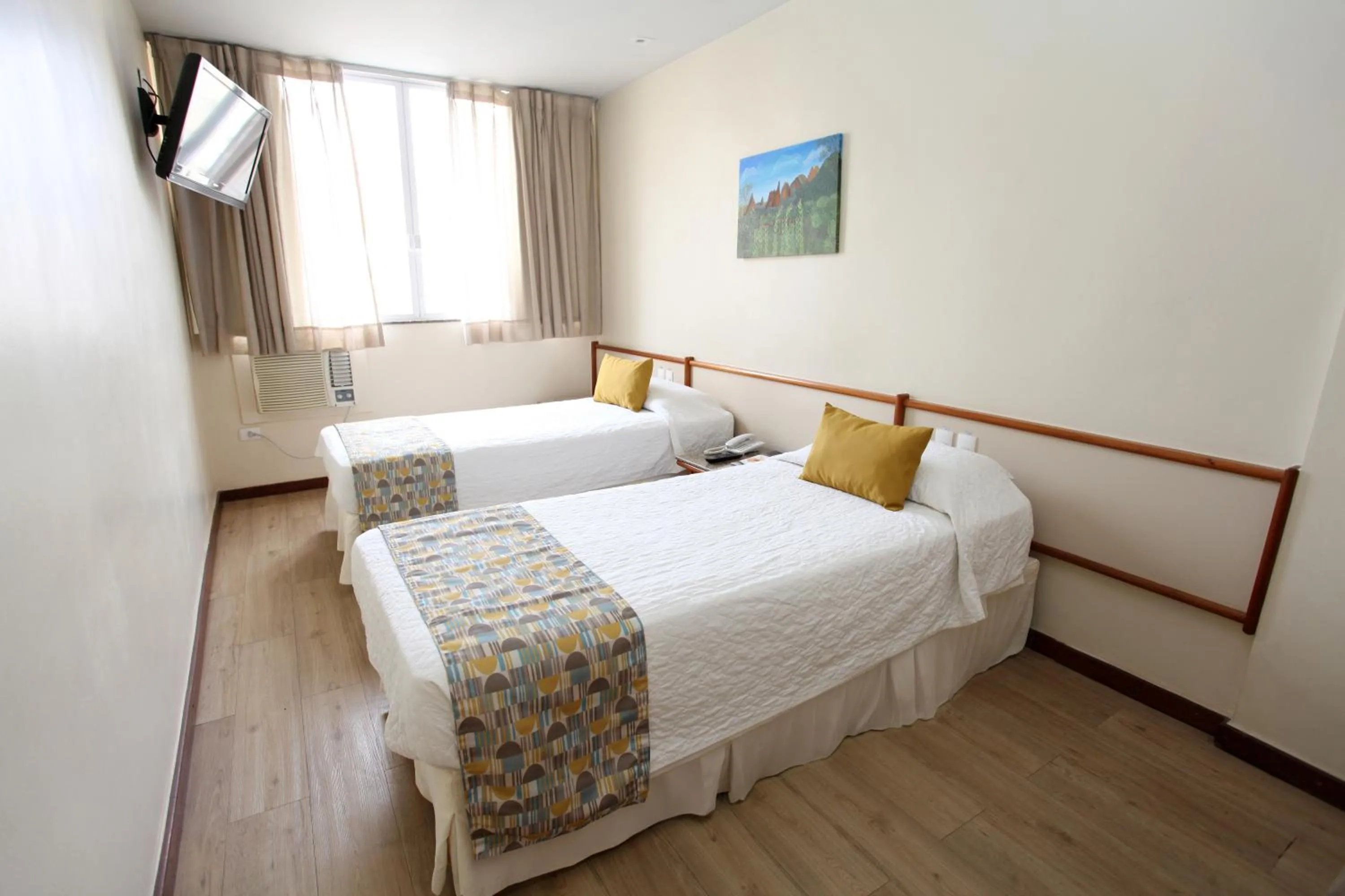 Restaurant/places to eat, Bed in Mengo Palace Hotel