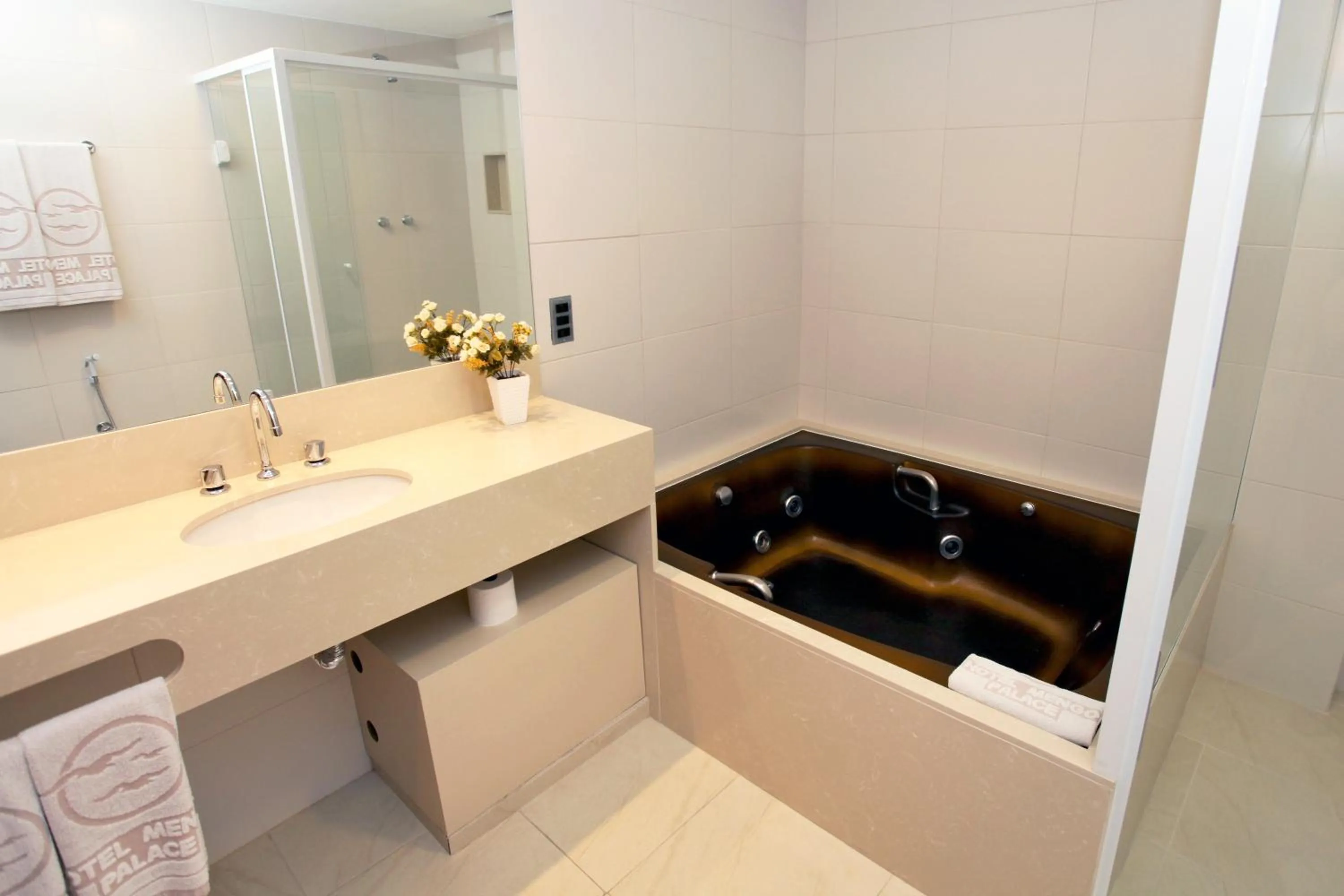 Bathroom in Mengo Palace Hotel