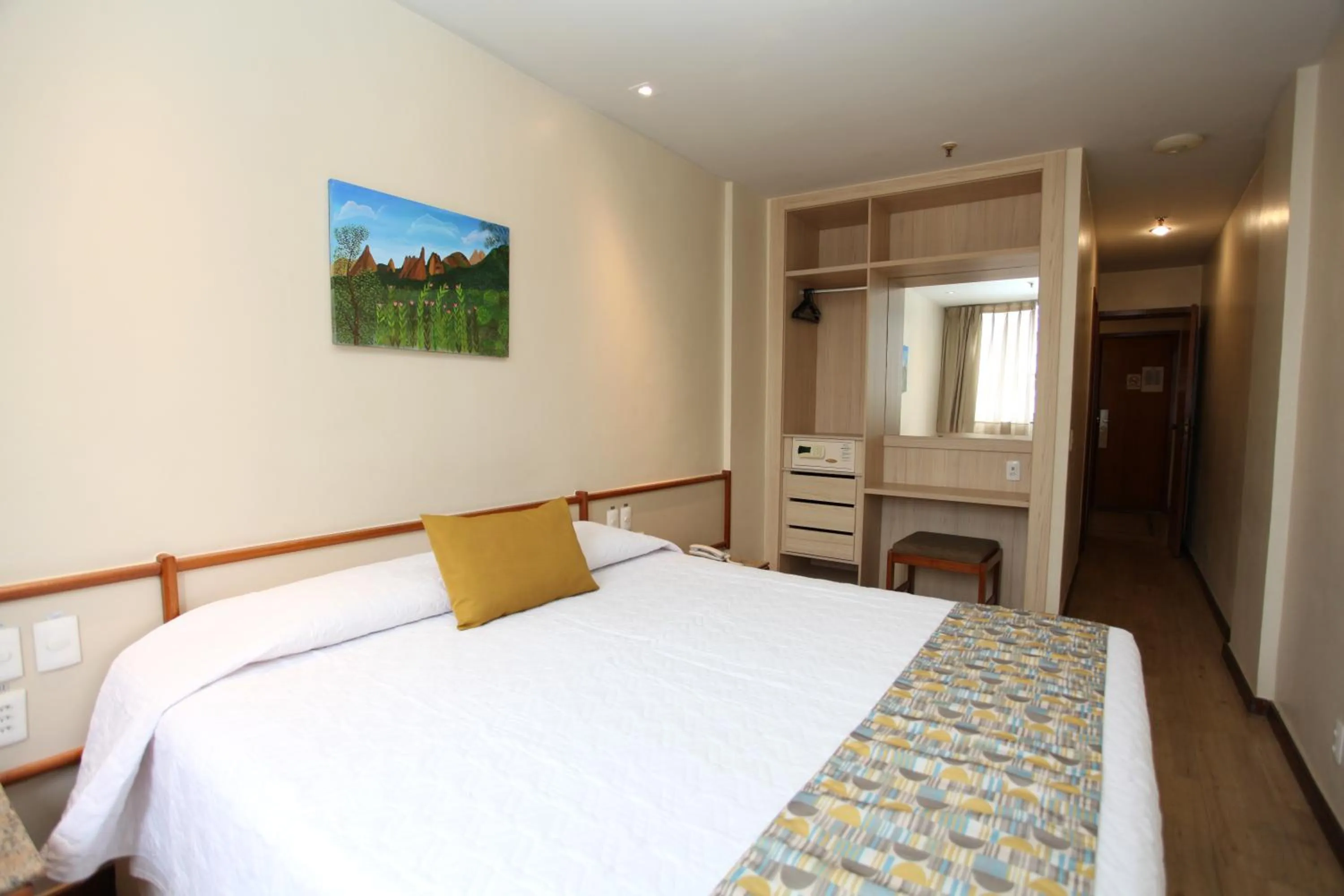 Restaurant/places to eat, Bed in Mengo Palace Hotel