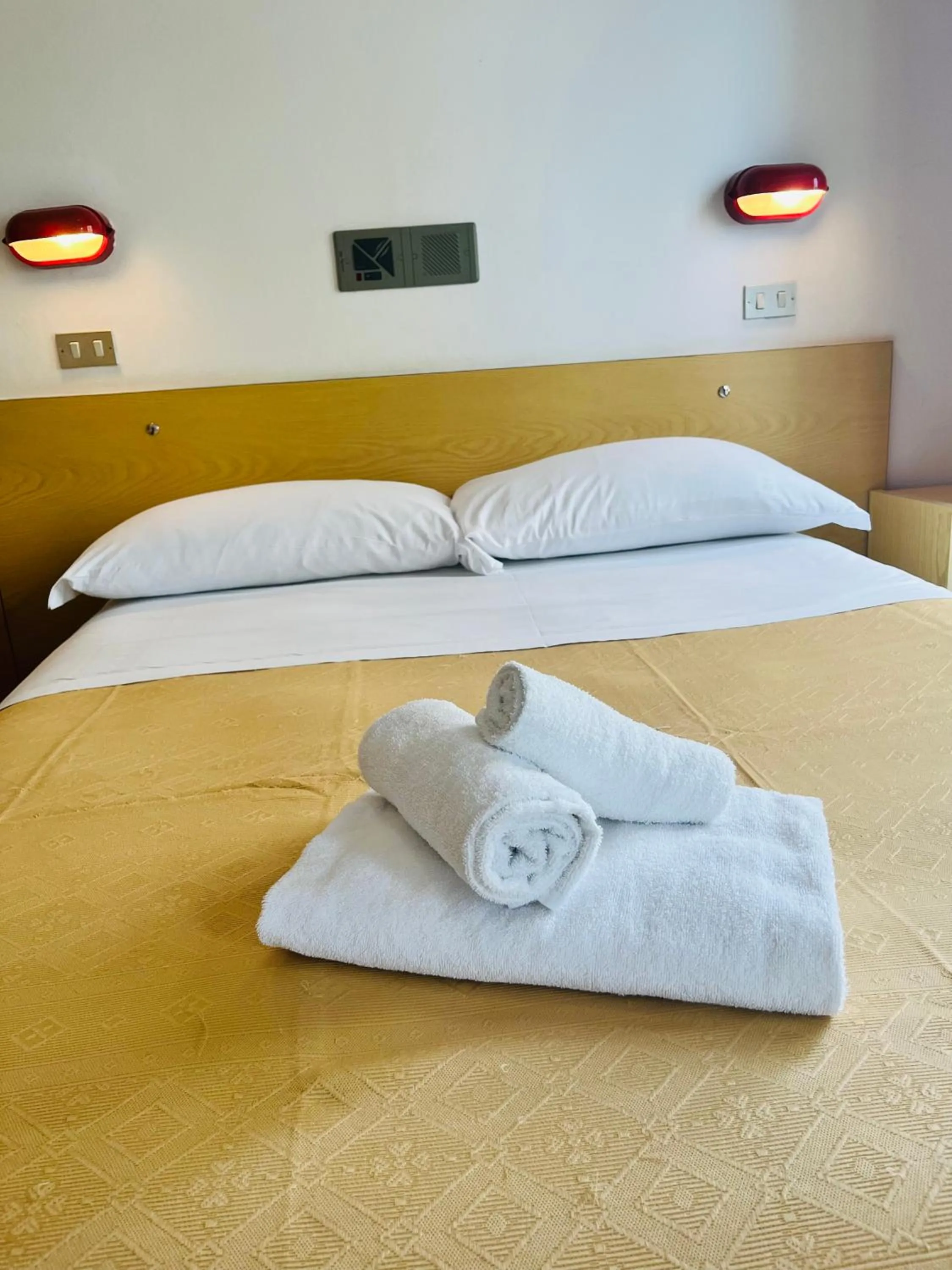 Bedroom, Bed in Hotel Columbia Frontemare