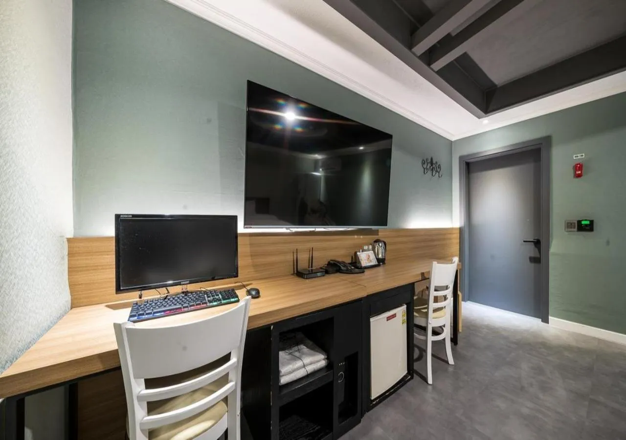 Bedroom in Mokpo New Evergreen Hotel