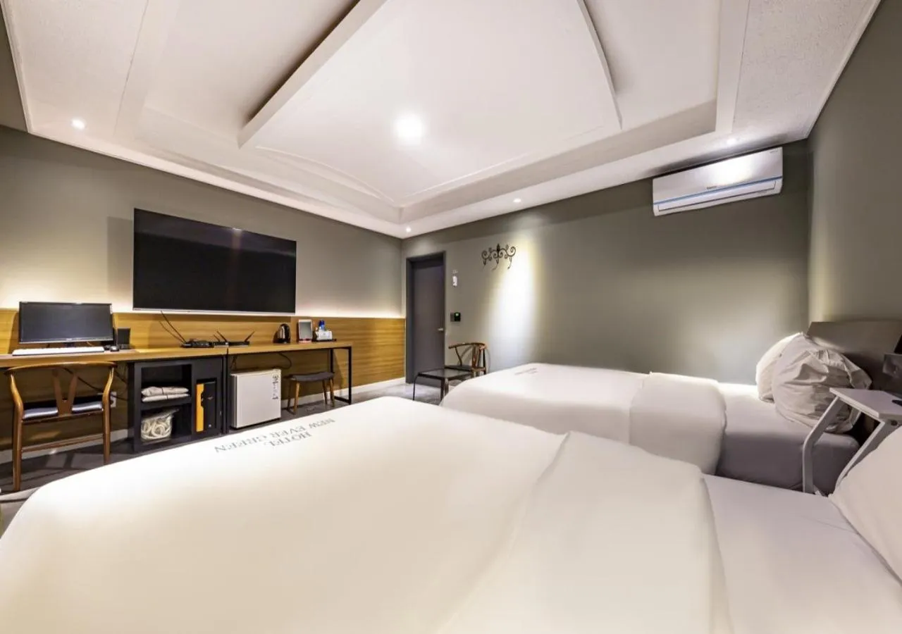 Bedroom in Mokpo New Evergreen Hotel