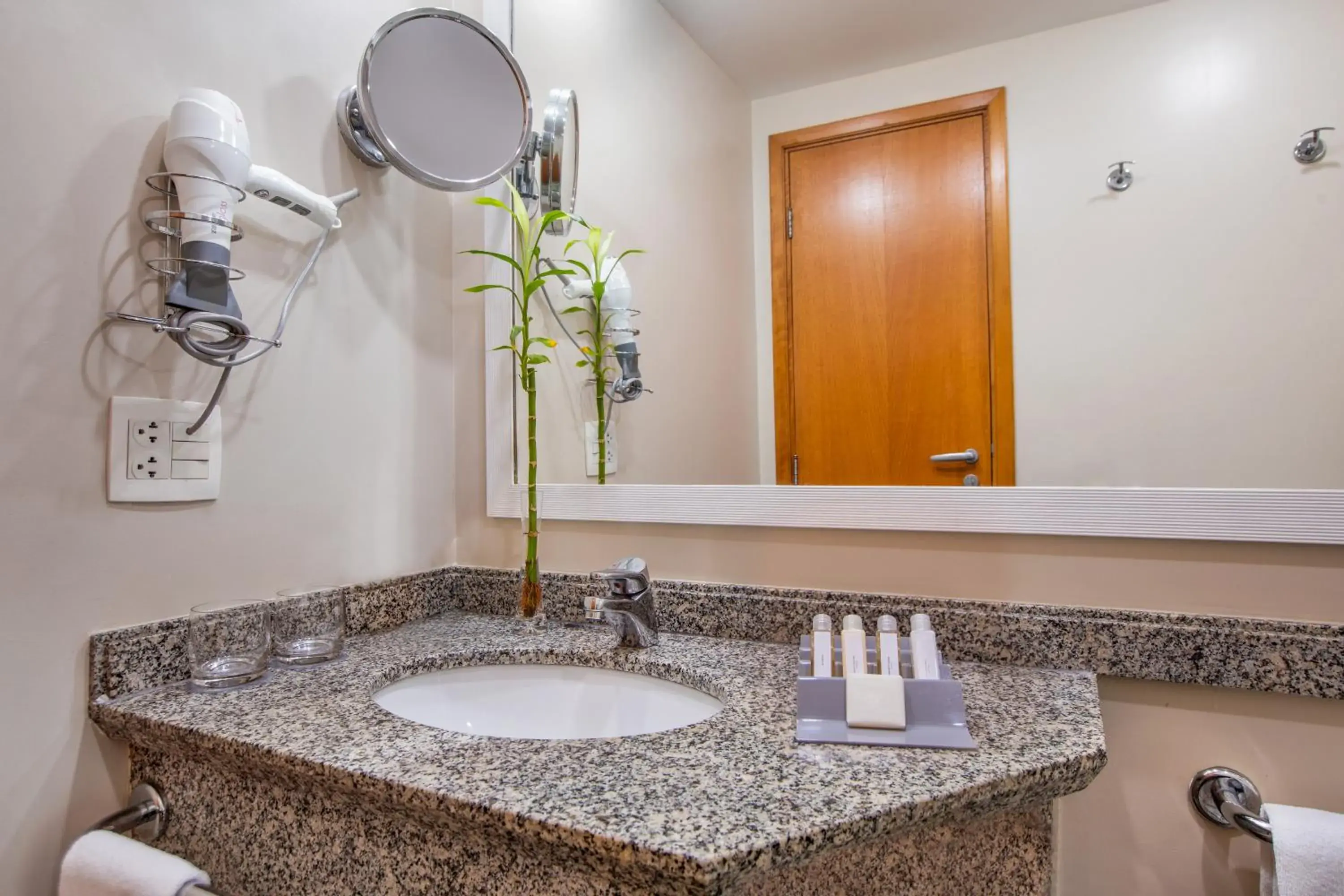 Bathroom in São Paulo Tatuape, Affiliated by Meliá Bathroom in São Paulo Tatuape, Affiliated by Meliá