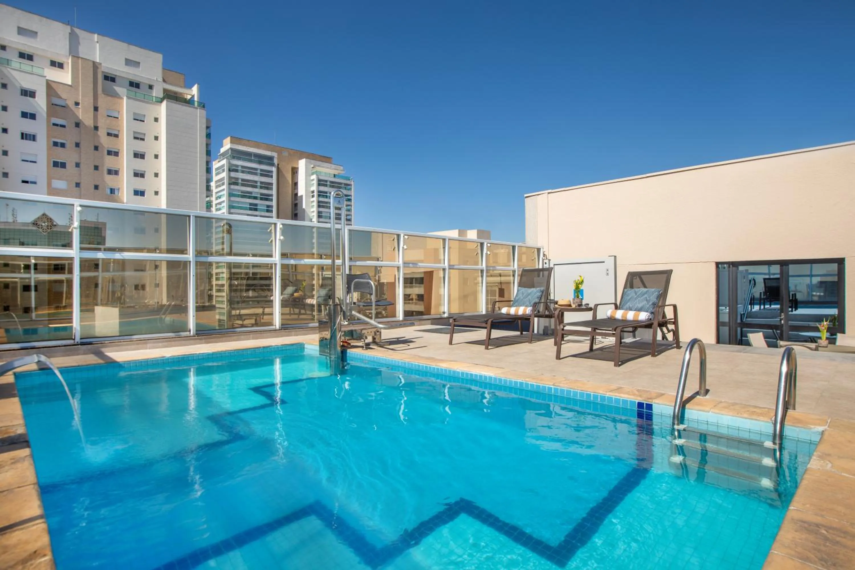 Swimming pool in São Paulo Tatuape, Affiliated by Meliá