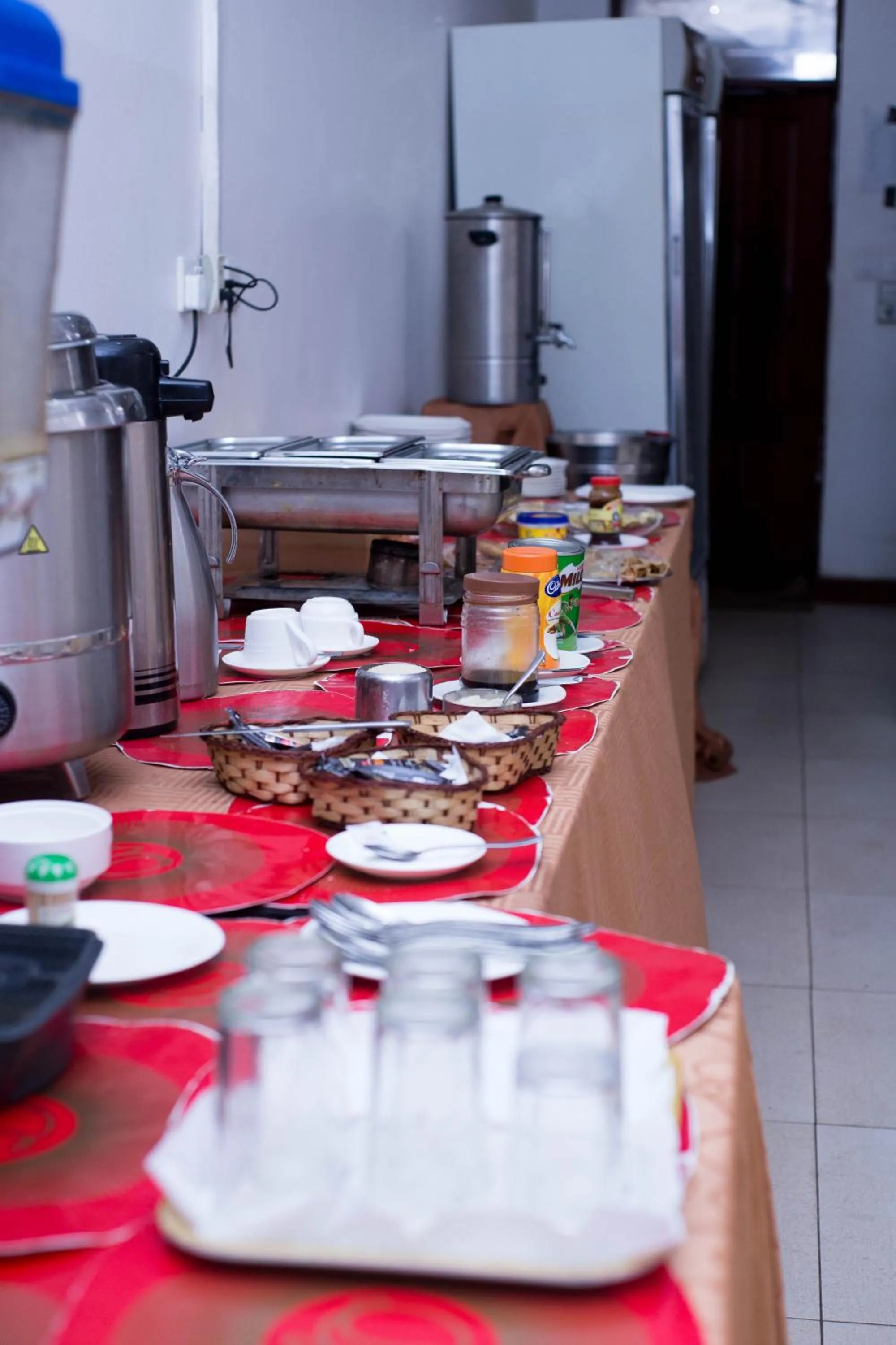 Restaurant/places to eat in Hotel de Mag Deluxe