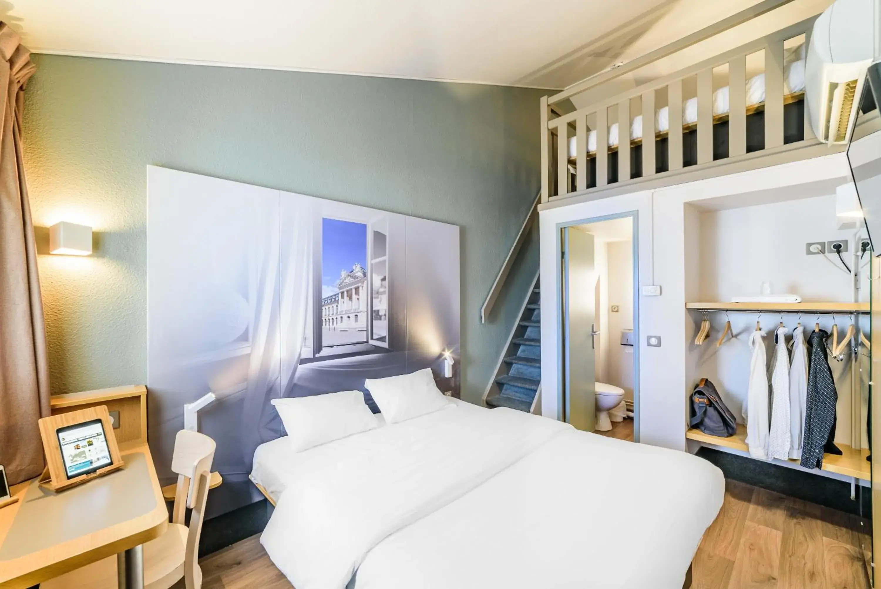 Bedroom, Bed in B&B HOTEL Dijon Marsannay Bedroom, Bed in B&B HOTEL Dijon Marsannay