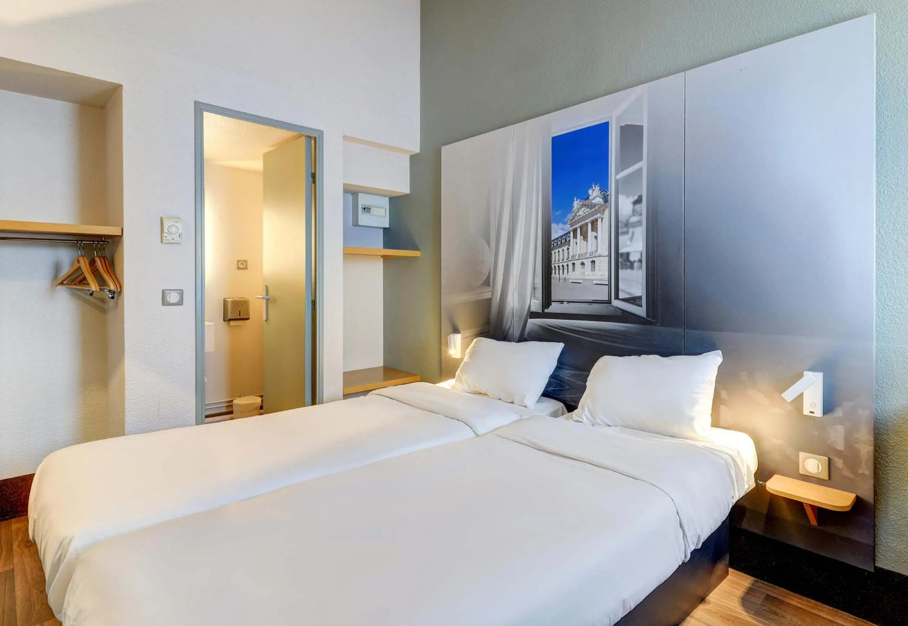 Bedroom, Bed in B&B HOTEL Dijon Marsannay