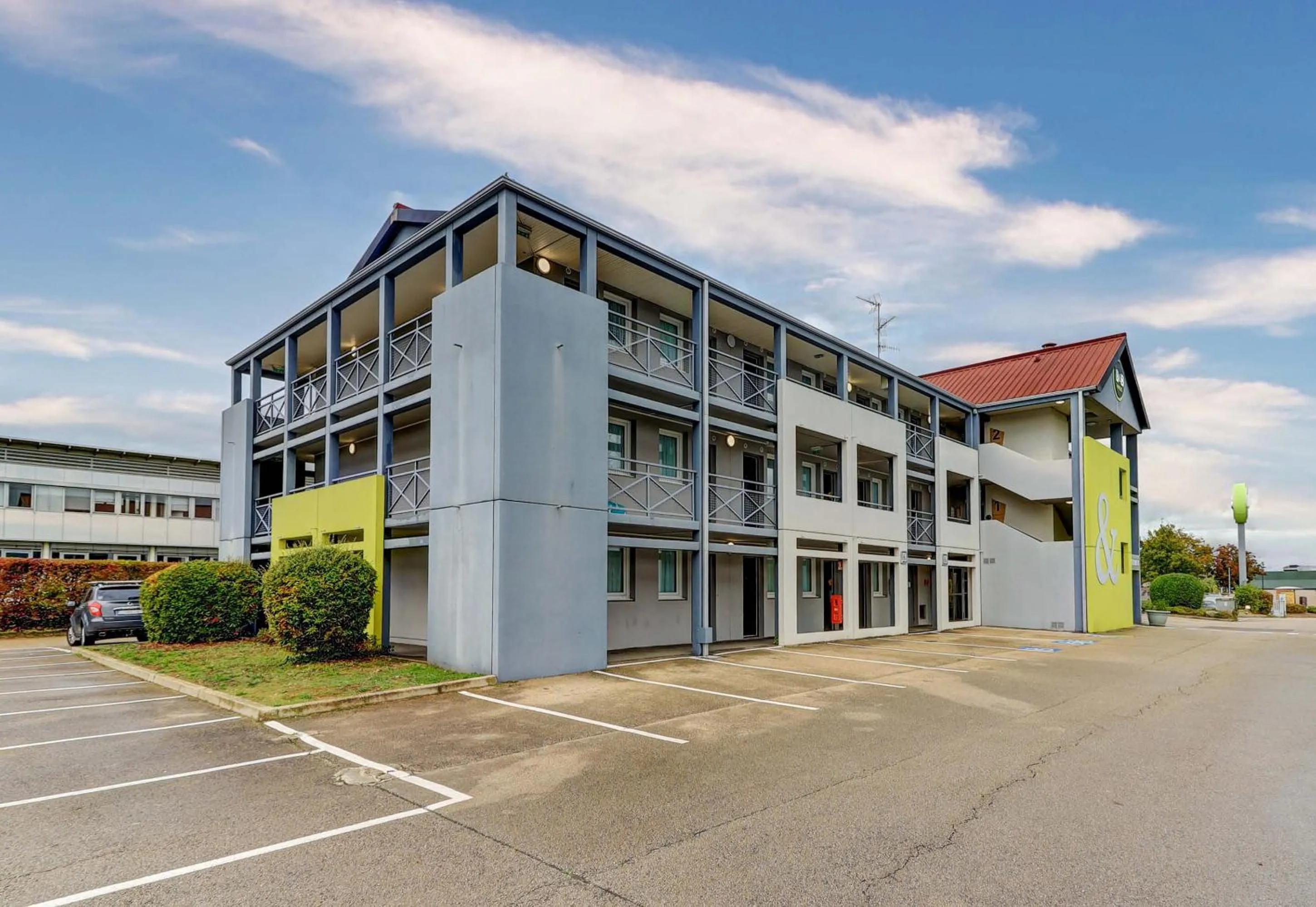 Property building in B&B HOTEL Dijon Marsannay