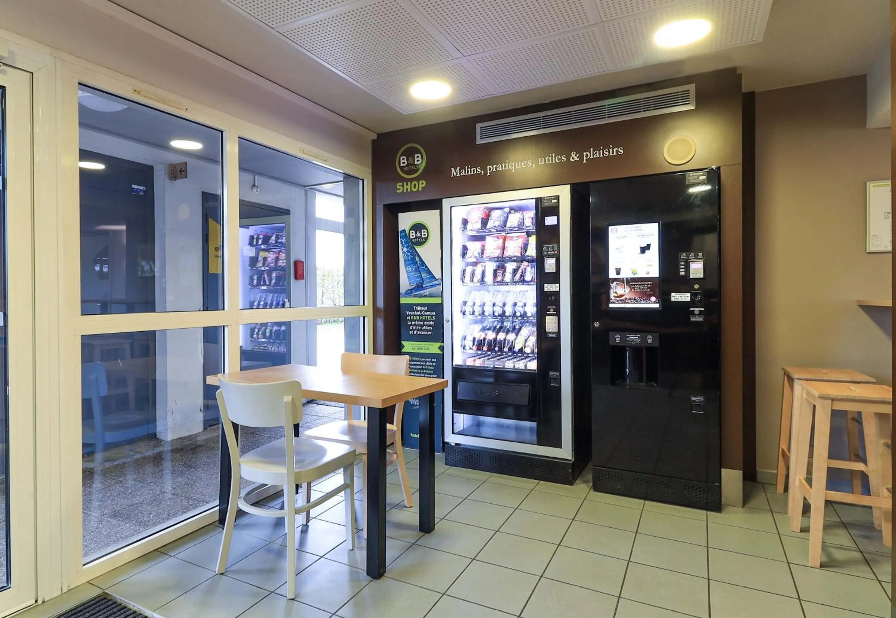 vending machine in B&B HOTEL Dijon Marsannay