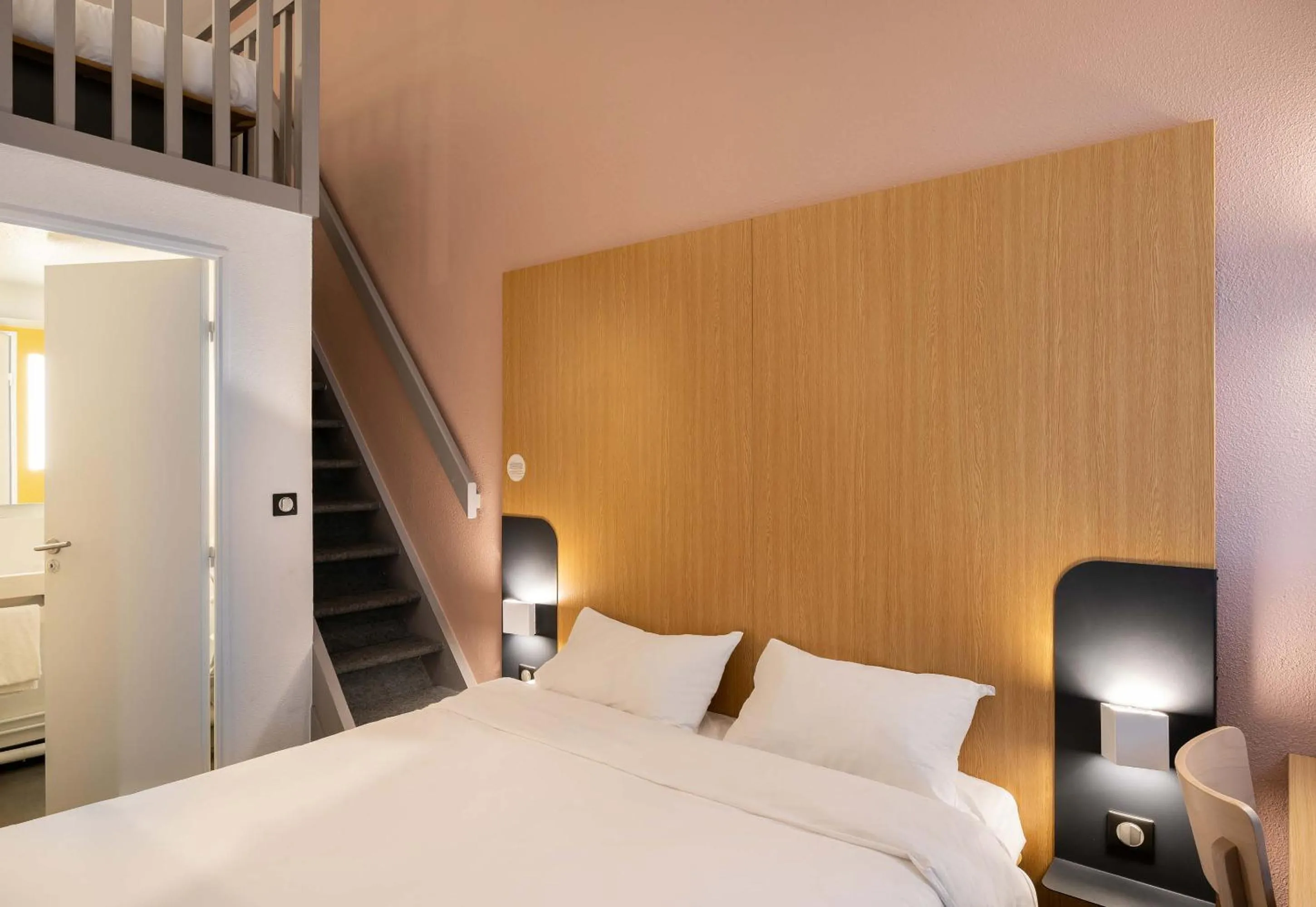 Bedroom, Bed in B&B HOTEL Vannes Est Golfe du Morbihan