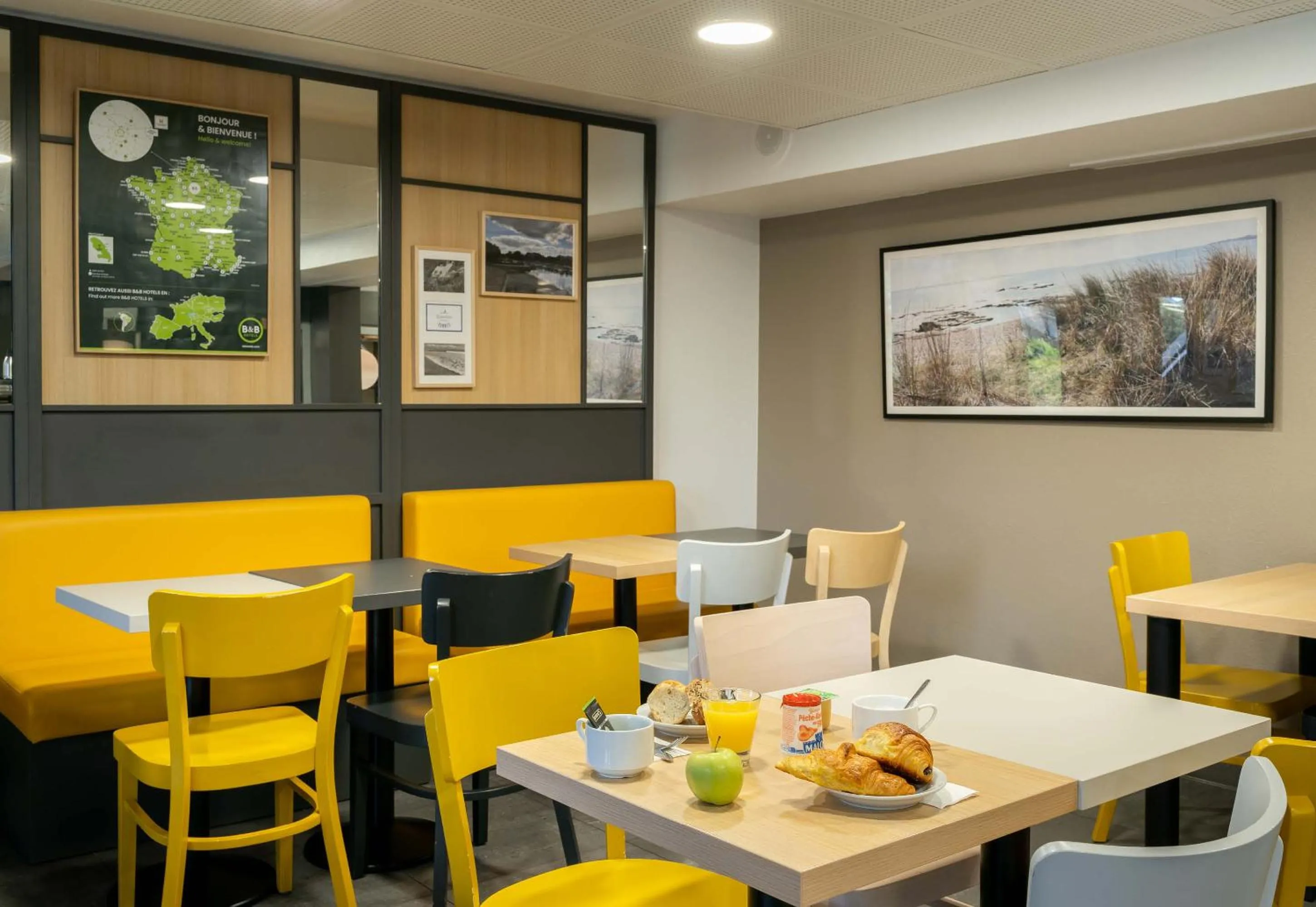 Restaurant/places to eat in B&B HOTEL Vannes Est Golfe du Morbihan