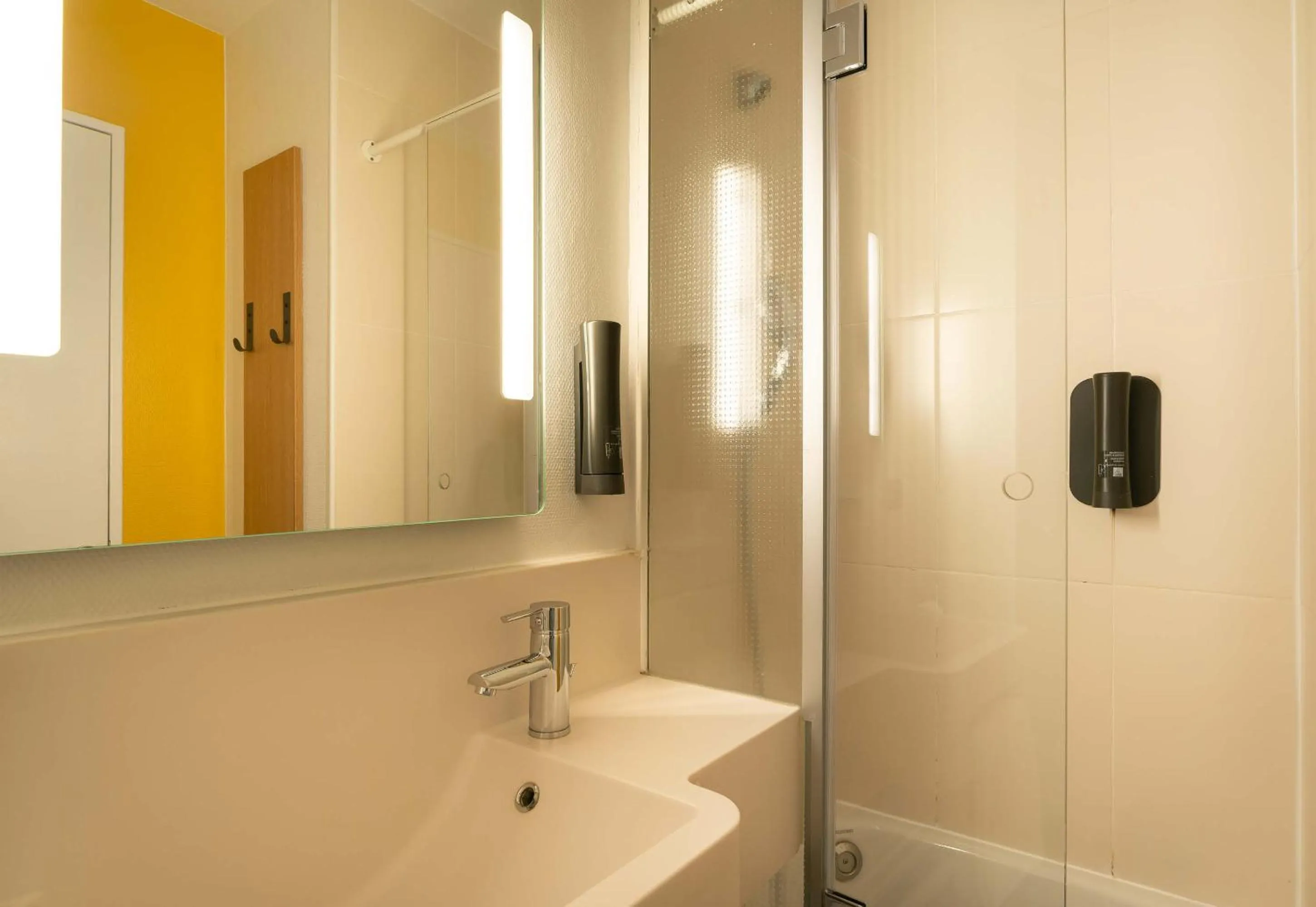 Bathroom in B&B HOTEL Vannes Est Golfe du Morbihan