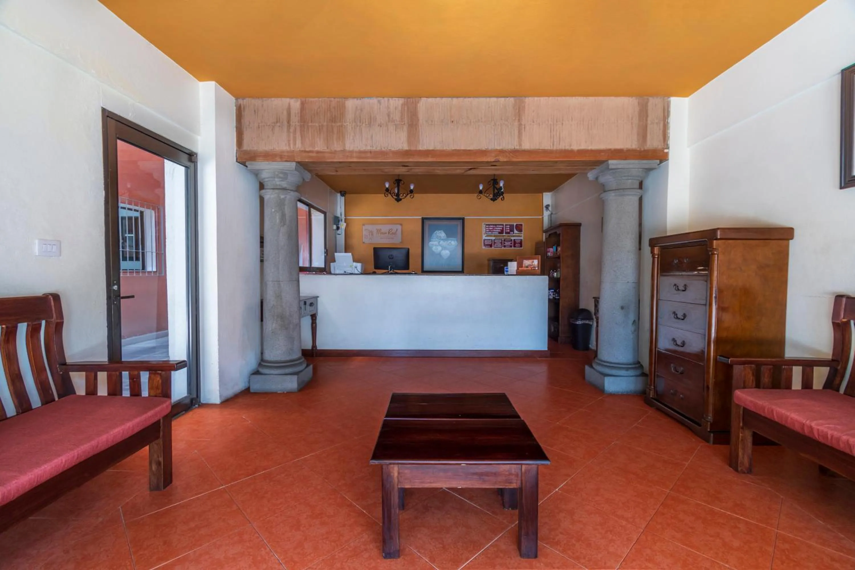 Mesón Real Hotel & Suites