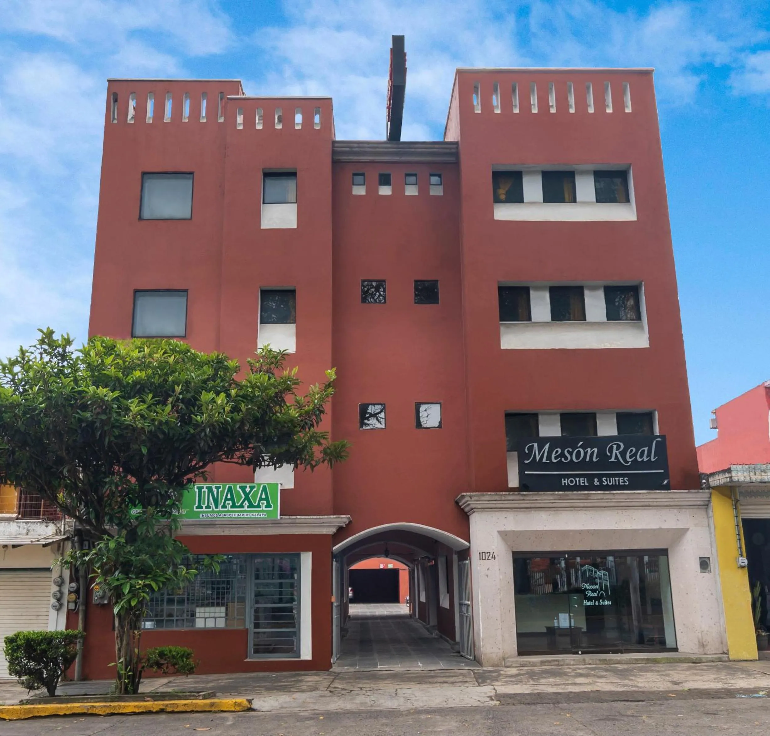 Mesón Real Hotel & Suites